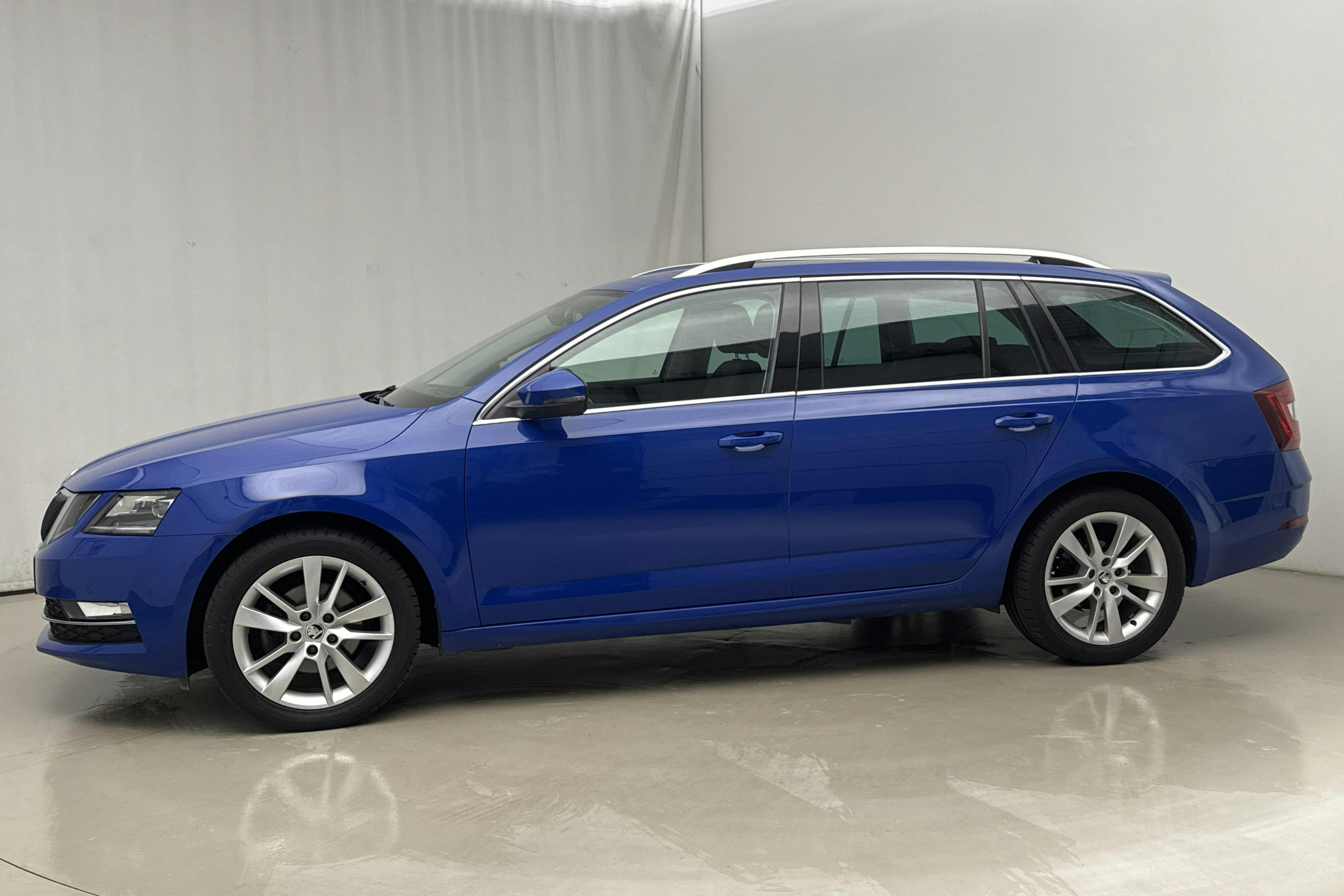 Presentationsfoto 2 av 17: Skoda Octavia III 1.5 TSI G-TEC Combi (130hk) - 6 689 mil - Automat - blå - 2020