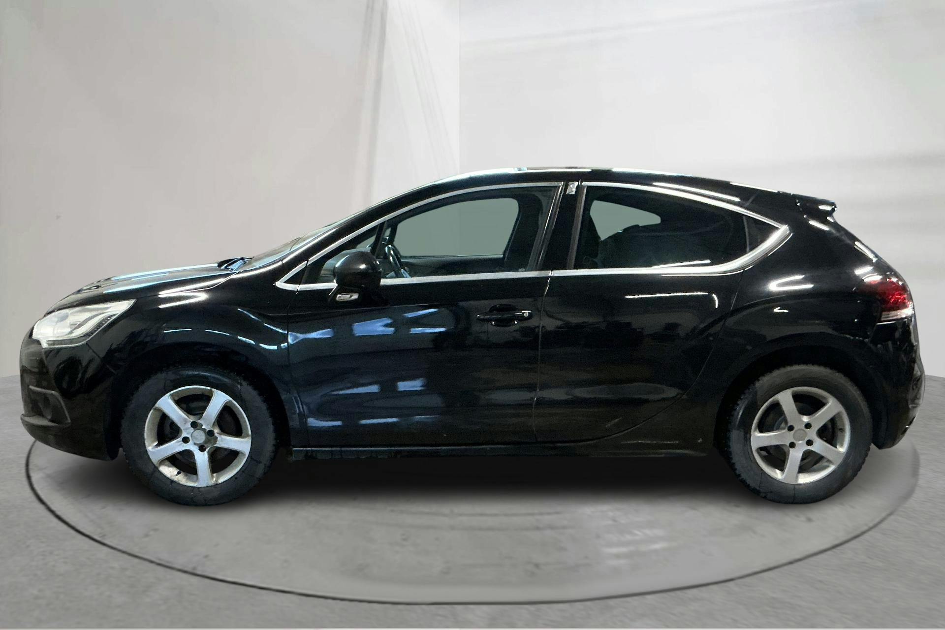 Presentation photo 2 of 13: Citroën DS4 1.6 e-HDi (110hk) - 236 810 km - Automatic - black - 2011