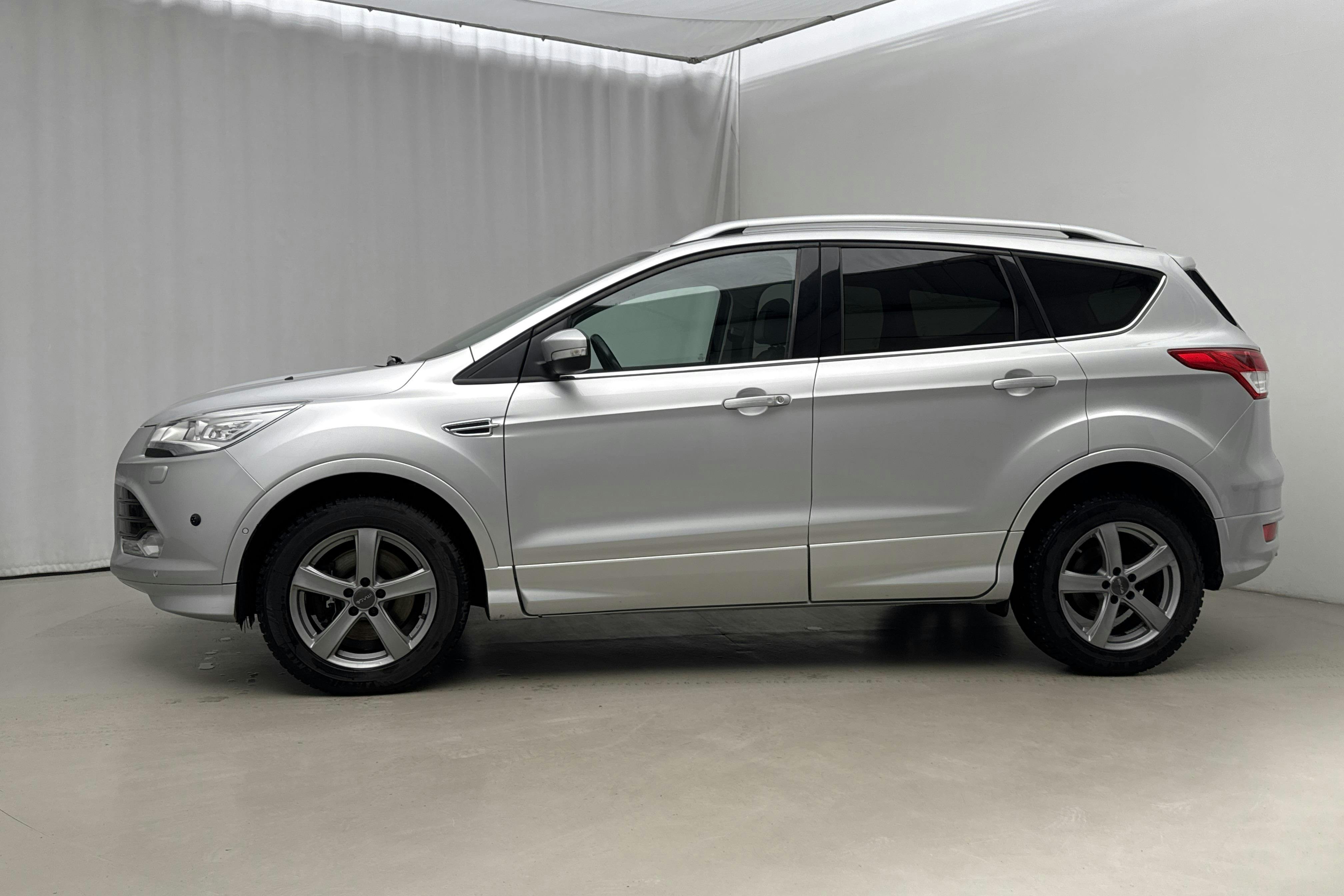 Presentation photo 2 of 18: Ford Kuga 2.0 TDCi AWD (180hk) - 158 690 km - Automatic - gray - 2016