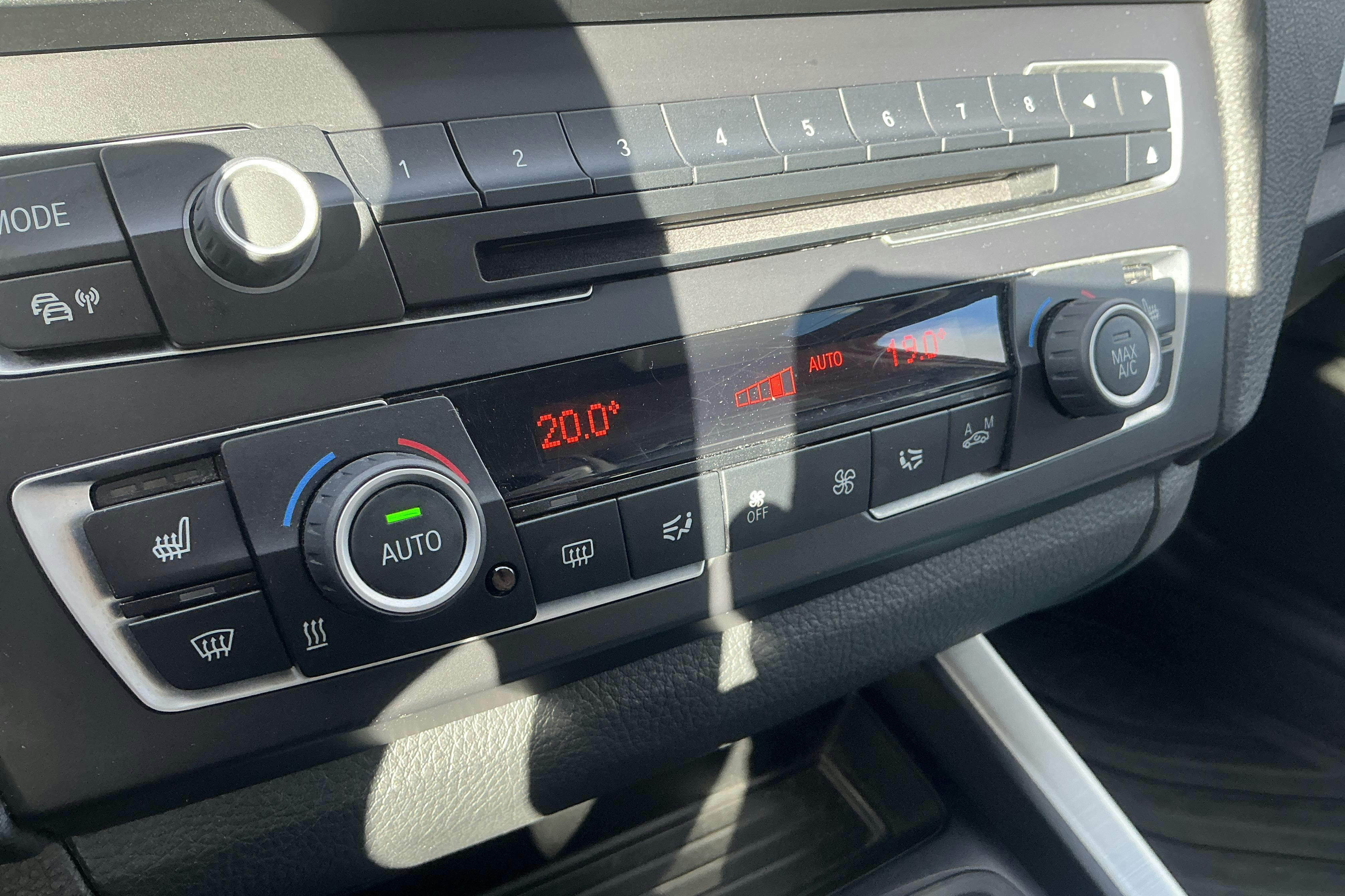 Esitlusfoto 12 aadressil 12: BMW 118d 5dr, F20 (143hk) - 166 720 km - Automaatne - hõbe - 2013