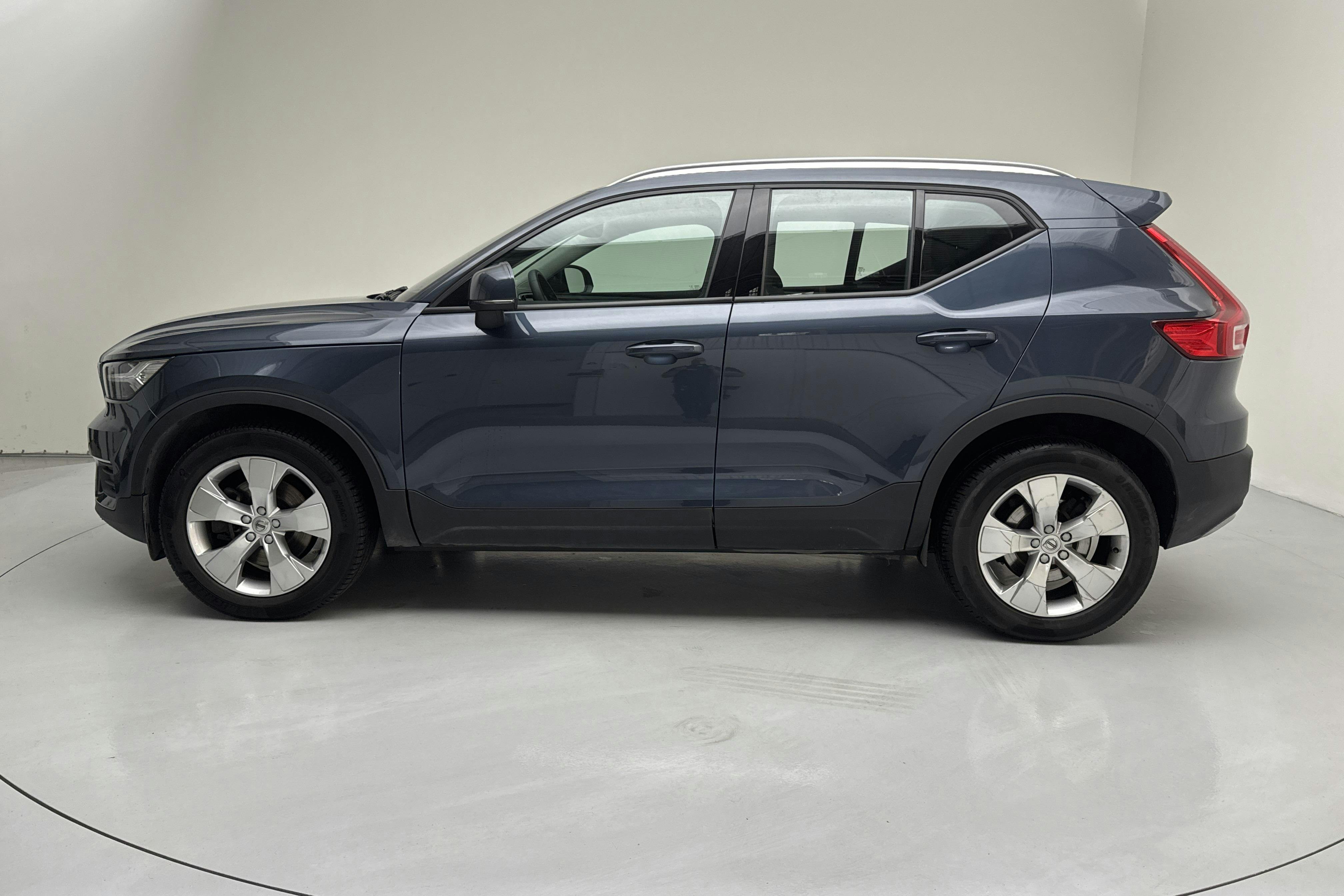 Presentation photo 2 of 14: Volvo XC40 B4 2WD (197hk) - 57 070 km - Automatic - Dark Blue - 2022