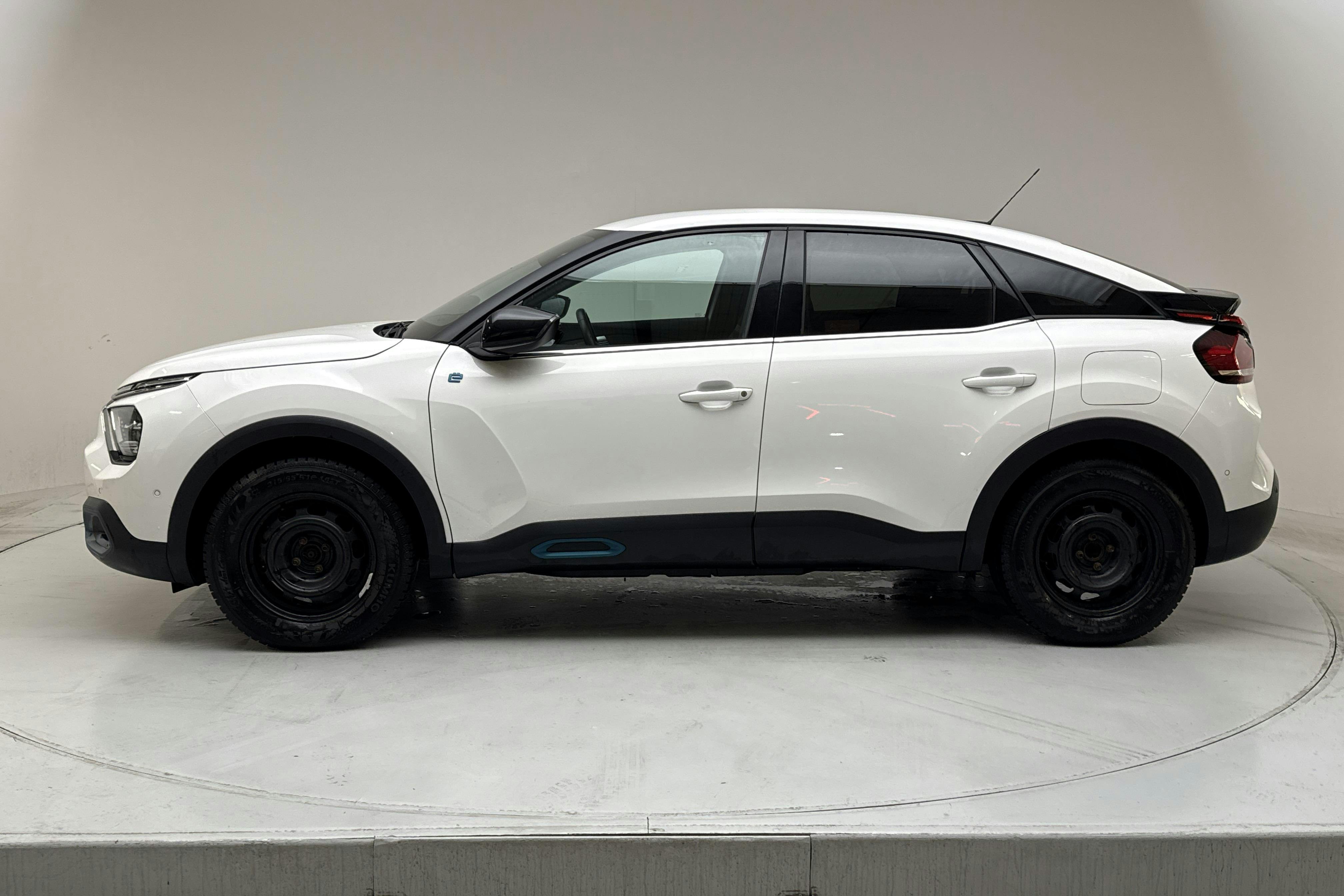 Presentation photo 2 of 18: Citroën e-C4 50kWh (136hk) - 51 680 km - Automatic - white - 2022