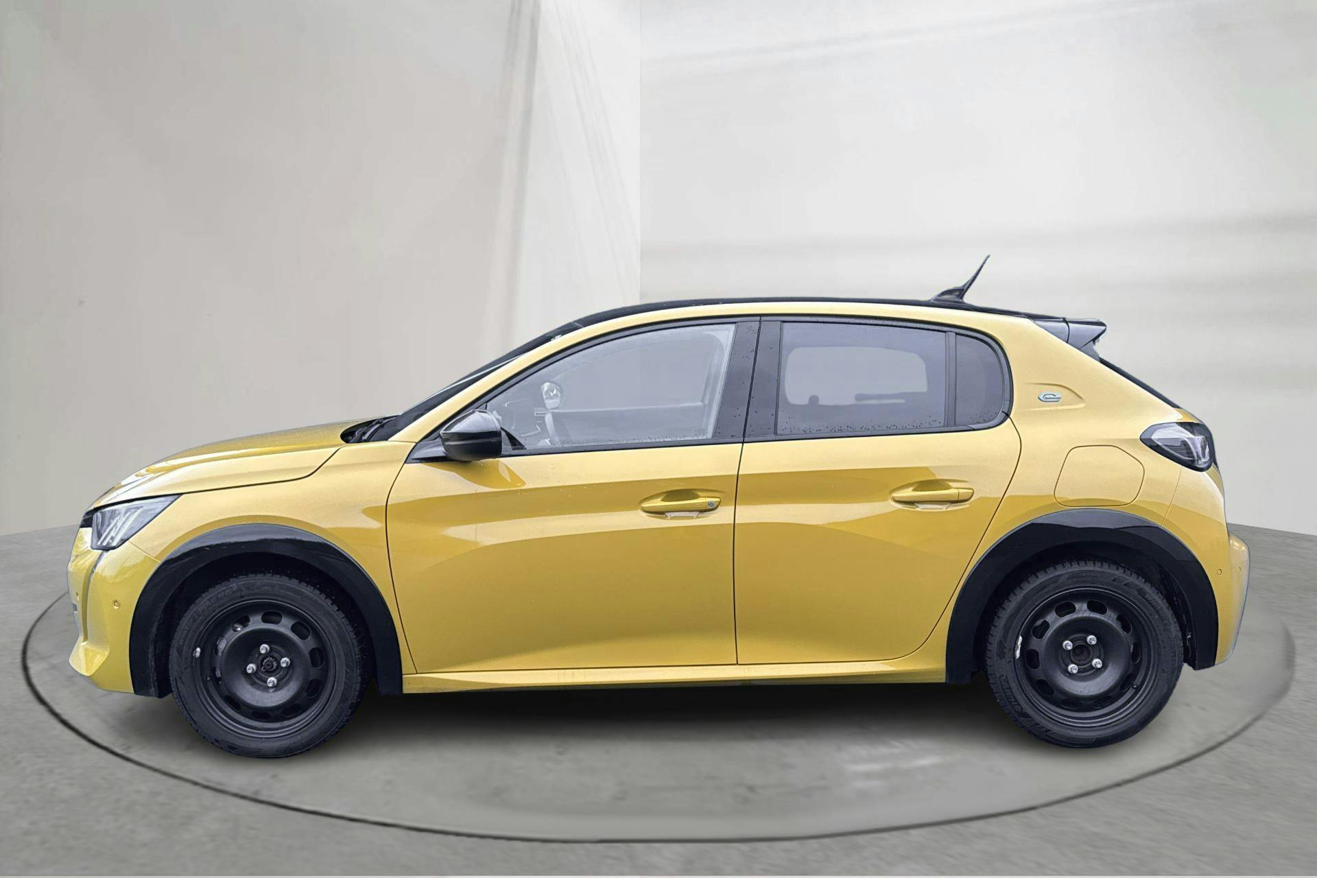 Presentation photo 2 of 17: Peugeot e-208 50kWh 5dr (136hk) - 76 940 km - Automatic - yellow - 2022