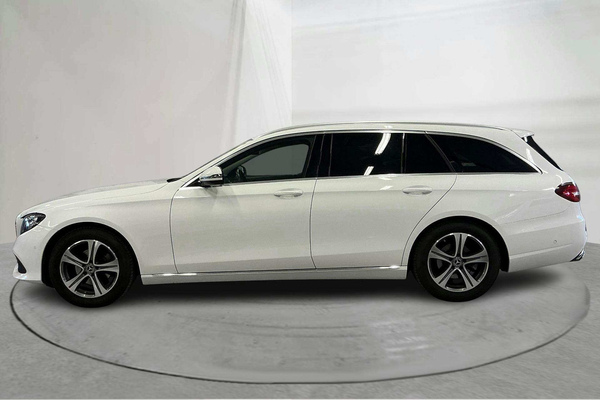 Presentation photo 2 of 16: Mercedes E 220 d Kombi S213 (194hk) - 141 690 km - Automatic - white - 2017