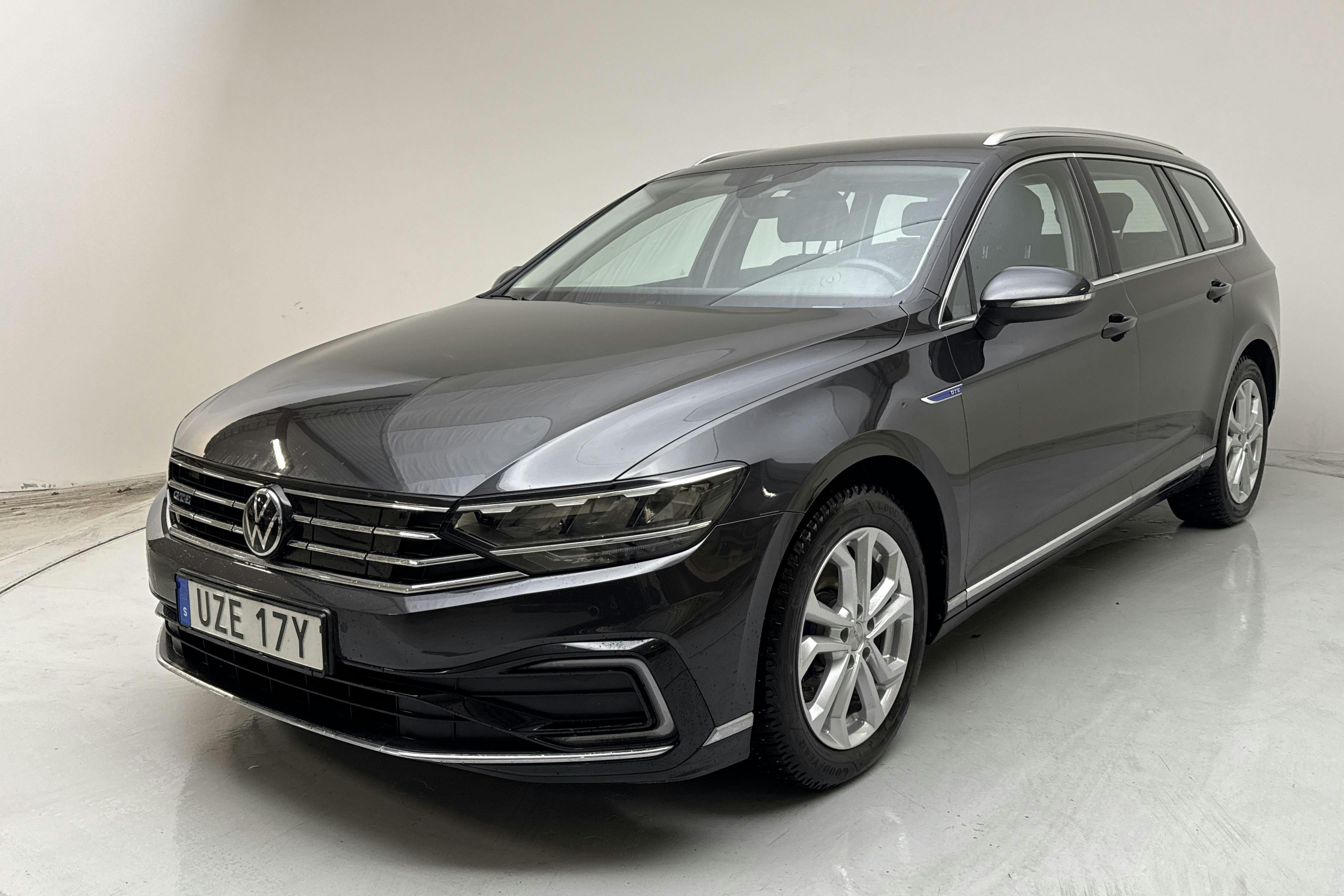 Presentationsfoto 1 av 15: VW Passat 1.4 GTE Sportscombi (218hk) - 3 737 mil - Automat - Dark Grey - 2022