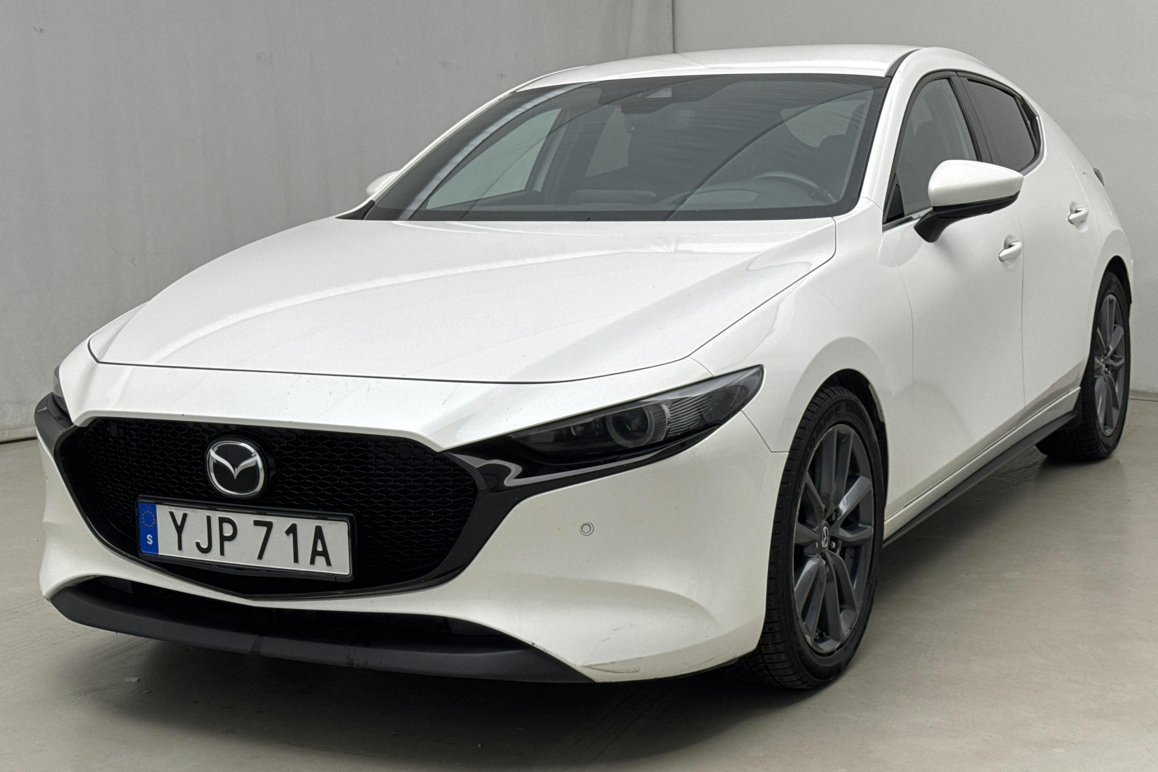 Presentationsfoto 1 av 17: Mazda 3 2.0 5dr (122hk) - 11 169 mil - Automat - vit - 2019