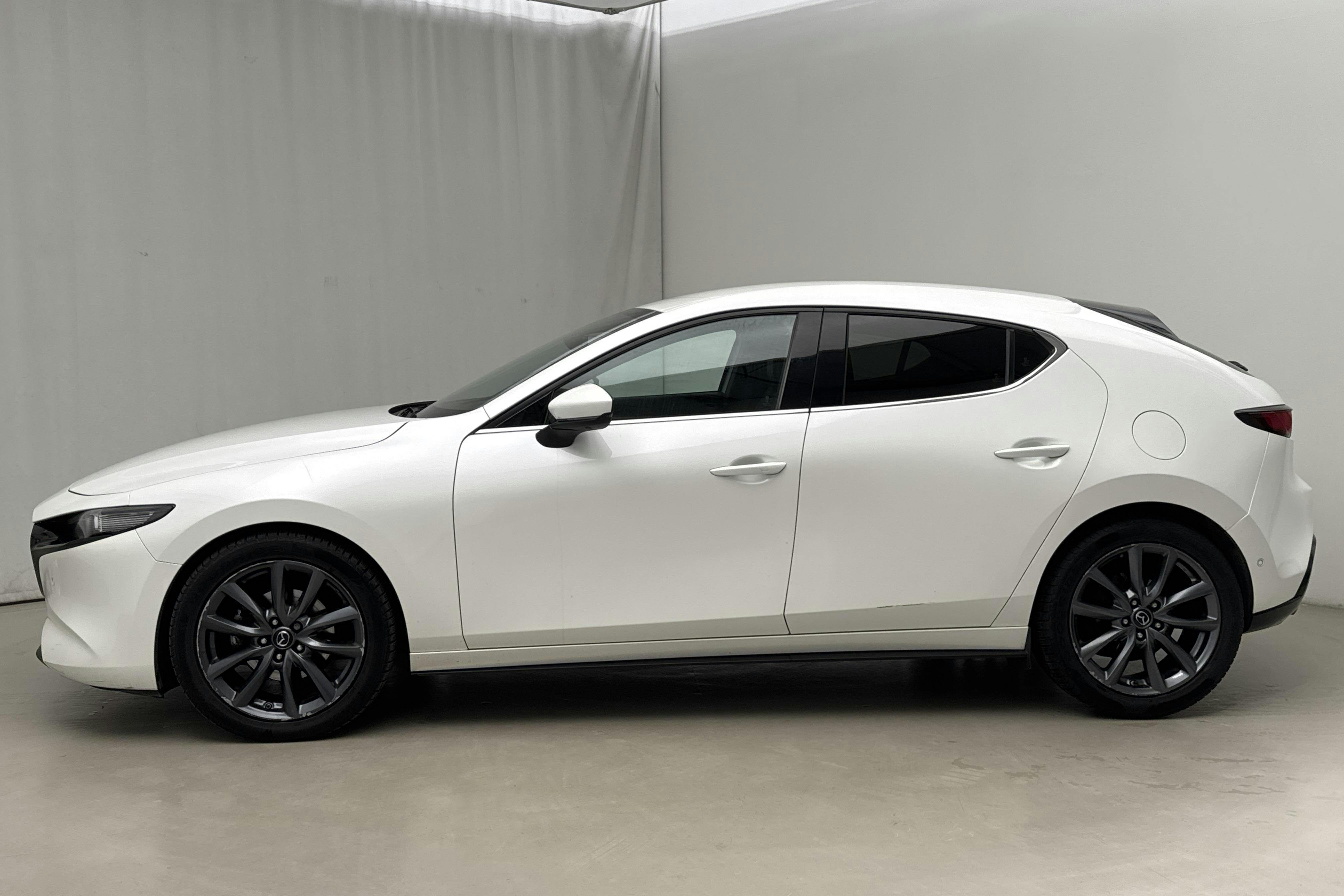 Presentationsfoto 2 av 17: Mazda 3 2.0 5dr (122hk) - 11 169 mil - Automat - vit - 2019