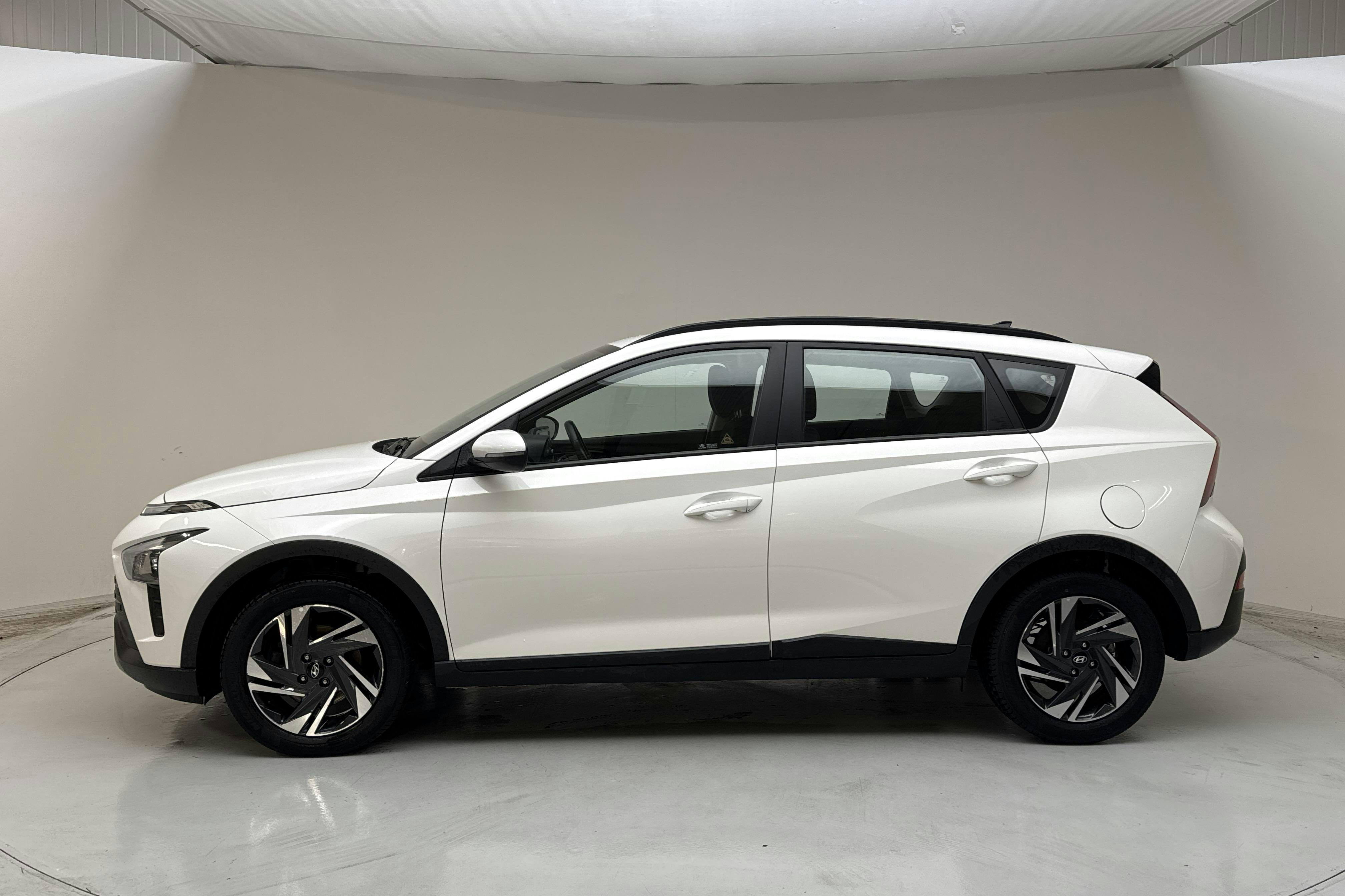 Esittelykuva 2 osoitteesta 11: Hyundai Bayon 1.25 MPi (84hk) - 50 580 km - Manuaalinen - valkoinen - 2022