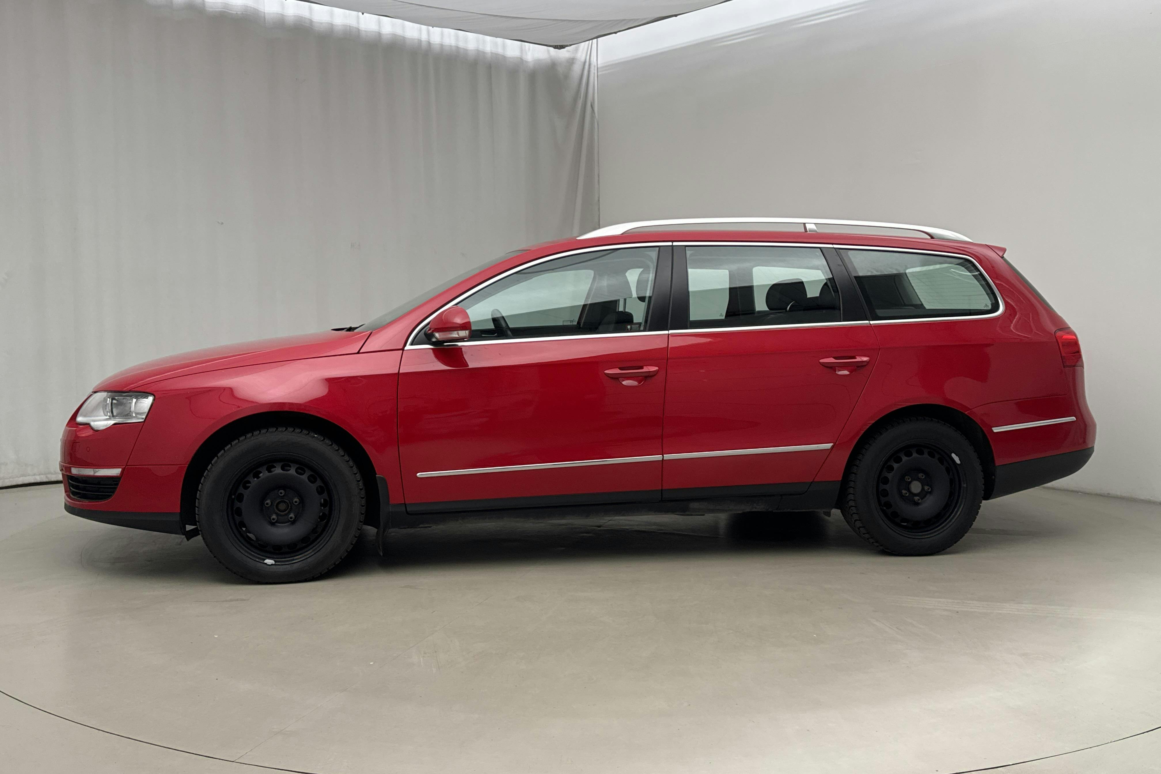 Presentation photo 2 of 16: VW Passat EcoFuel Variant (150hk) - 172 280 km - Automatic - red - 2010