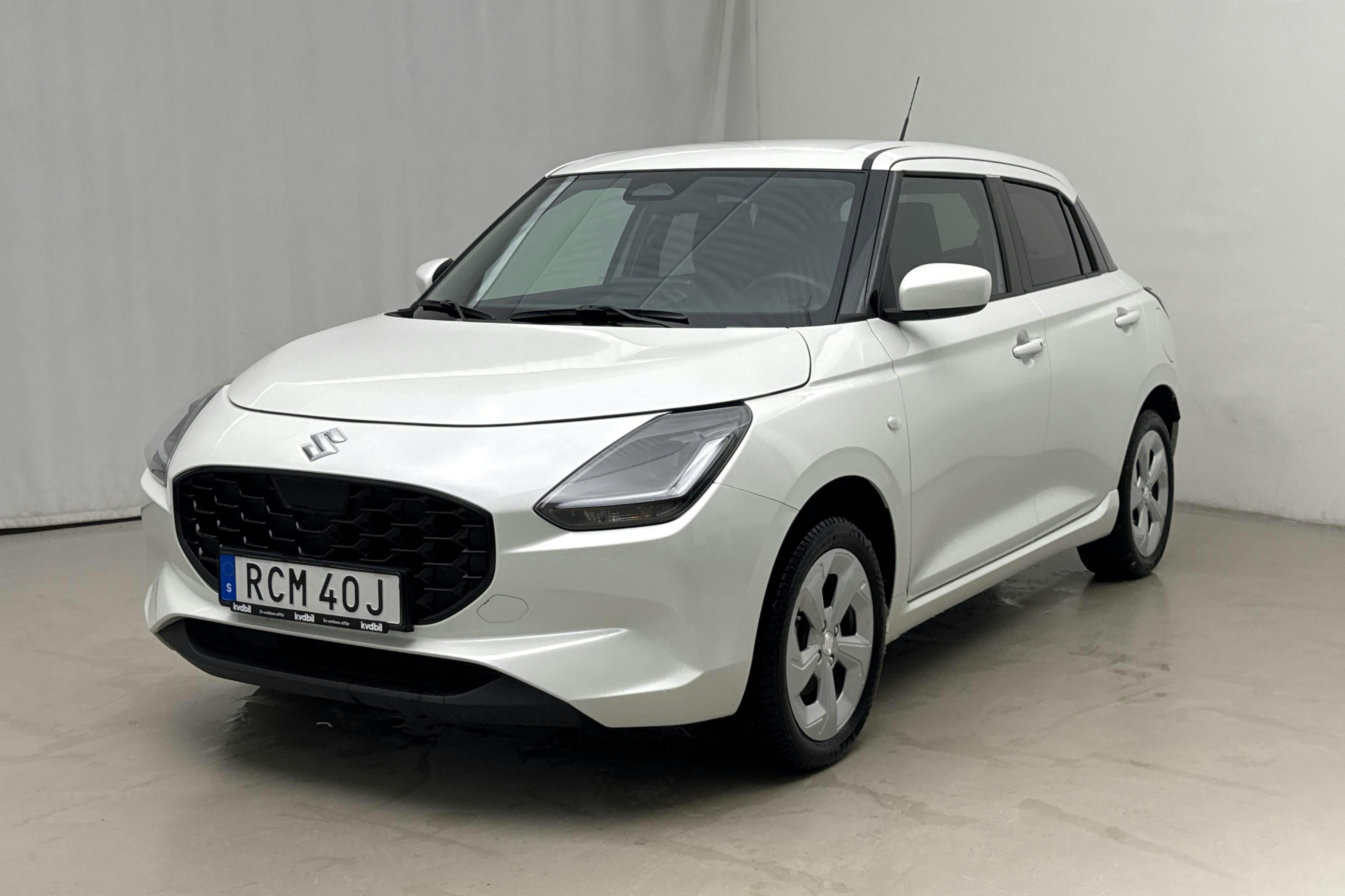 Presentationsfoto 1 av 16: Suzuki Swift 1.2 5dr 4x4 (82hk) - 3 722 mil - Manuell - vit - 2024