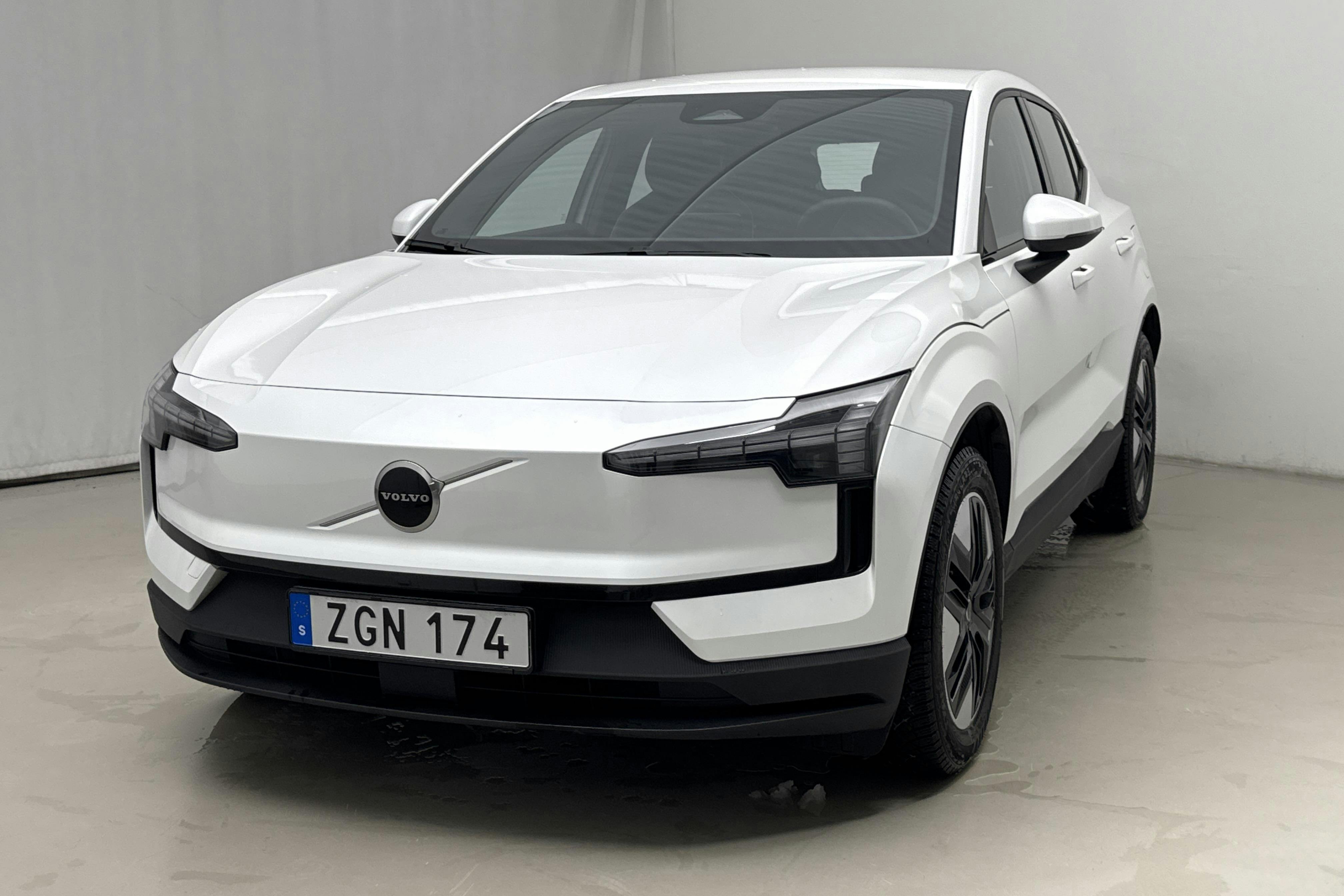 Presentationsfoto 1 av 18: Volvo EX30 Single Motor Extended Range (272hk) - 3 770 mil - Automat - vit - 2025