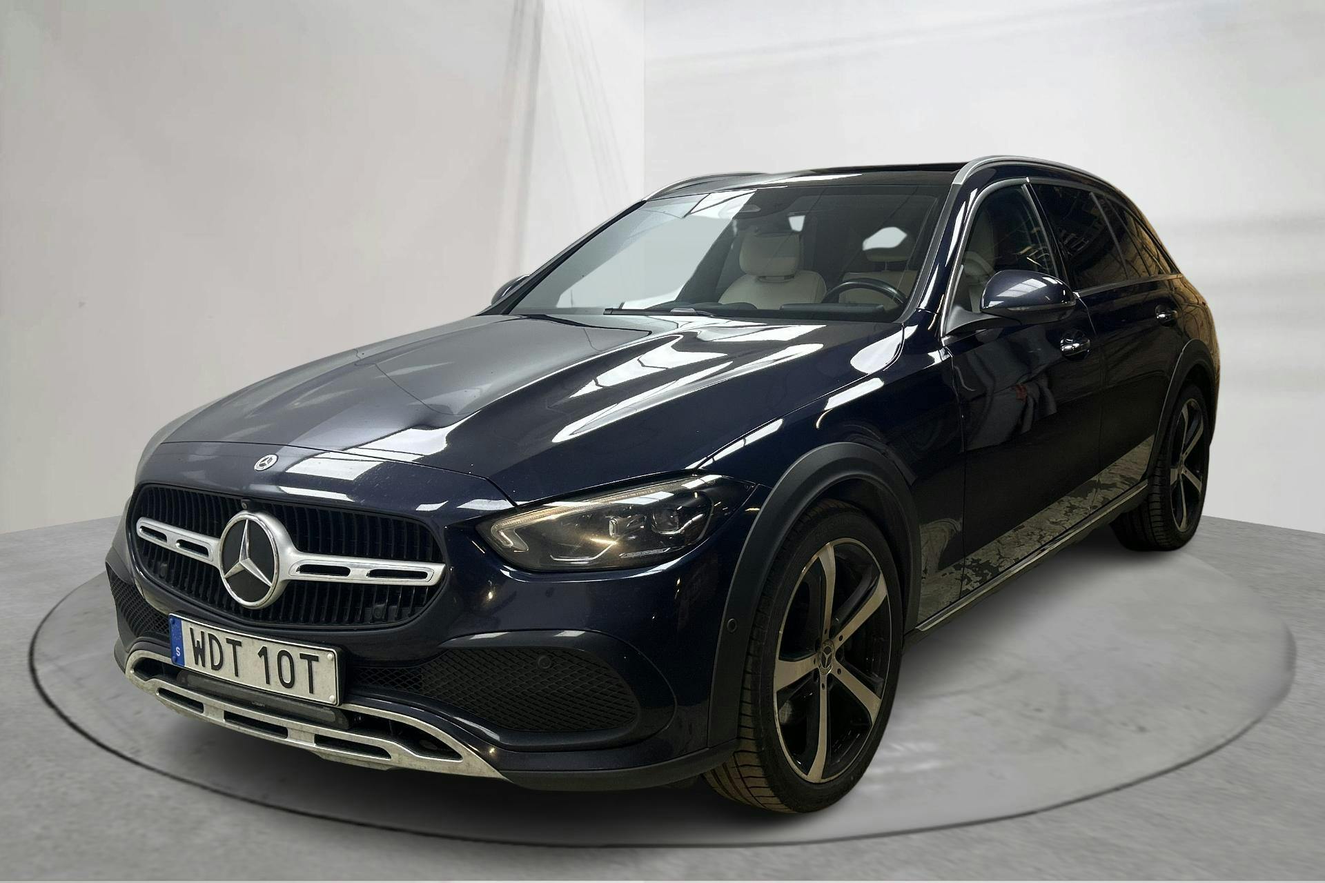 Presentationsfoto 1 av 20: Mercedes C 220 d 4Matic All-terrain Kombi S206 (200hk) - 13 898 mil - Automat - Dark Blue - 2023