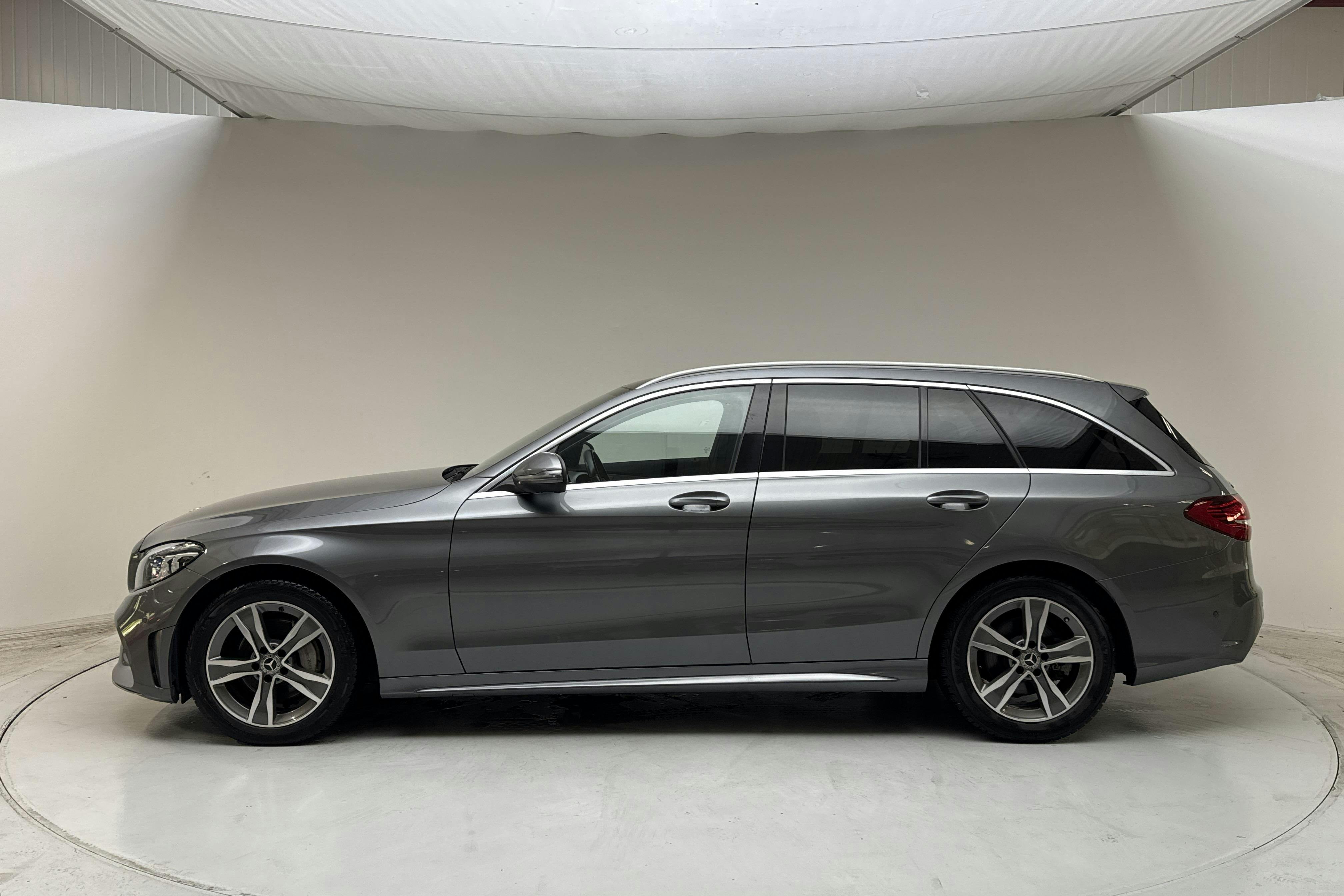 Presentationsfoto 2 av 16: Mercedes C 220 d 4MATIC Kombi S205 (194hk) - 13 629 mil - Automat - grå - 2019