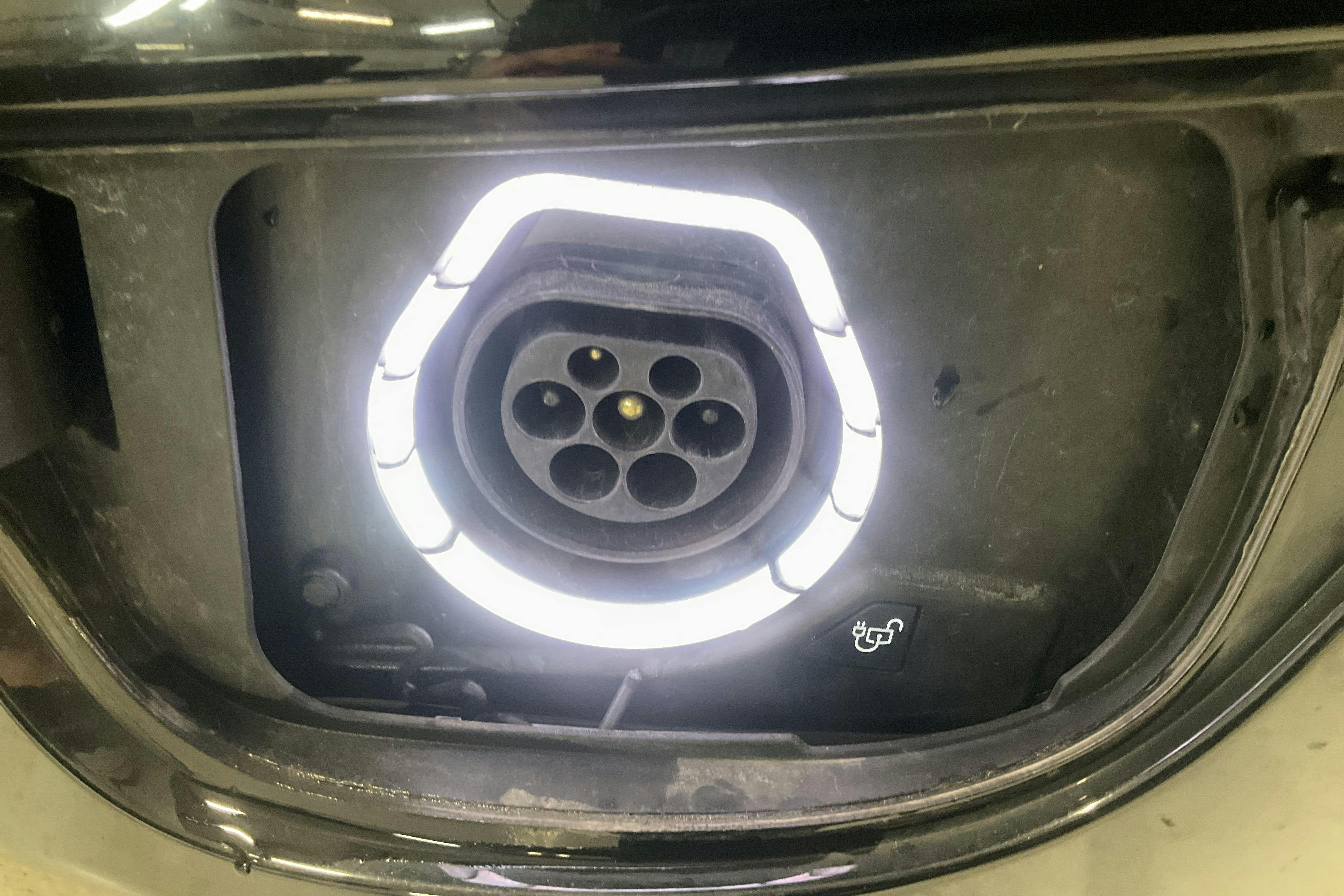 Presentationsfoto 13 av 13: Ford Transit Custom 340 PHEV - 6 975 mil - Automat - svart - 2022