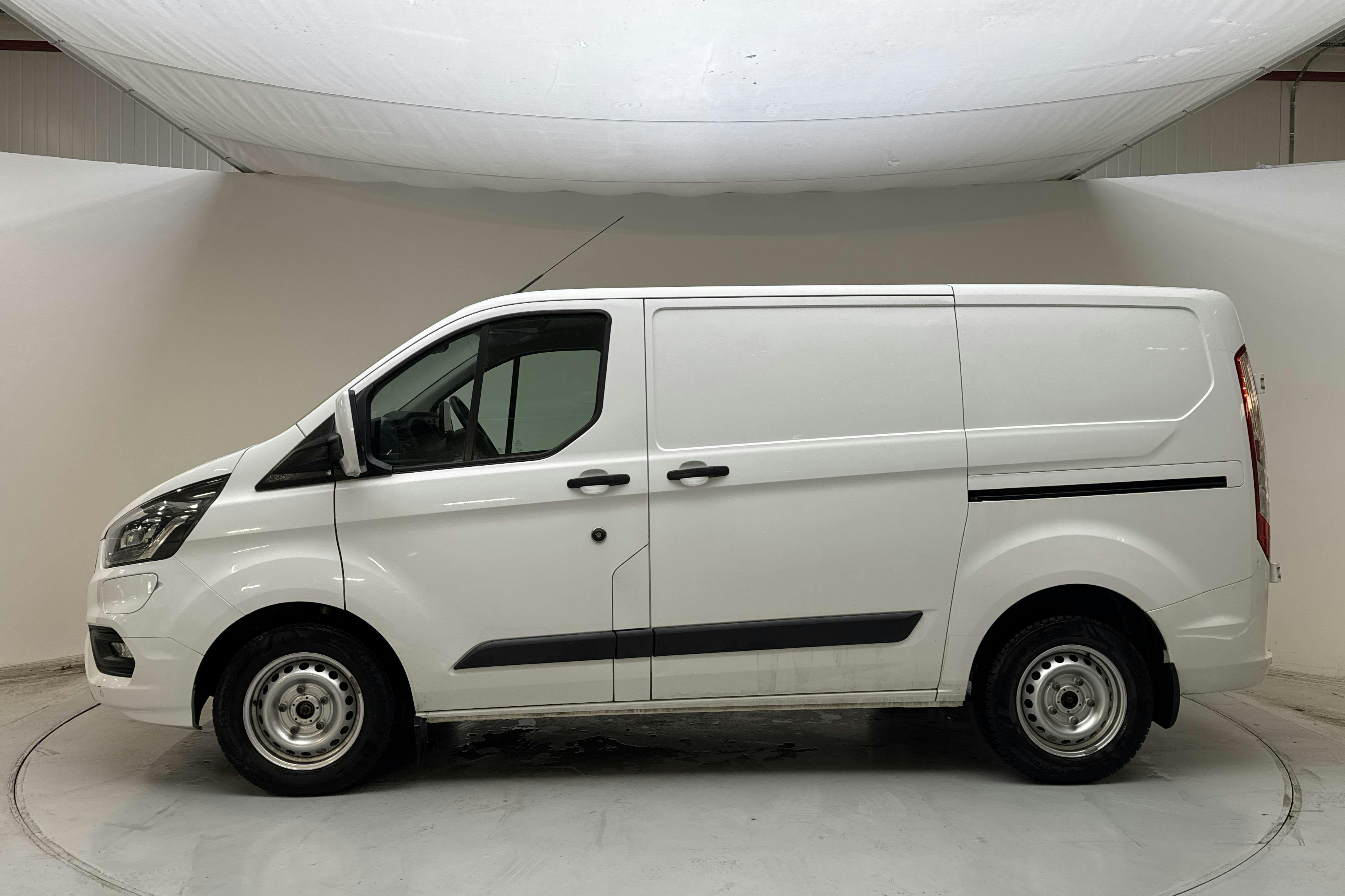 Presentation photo 2 of 13: Ford Transit Custom 340 PHEV  (120hk) - 93 730 km - Automatic - white - 2021