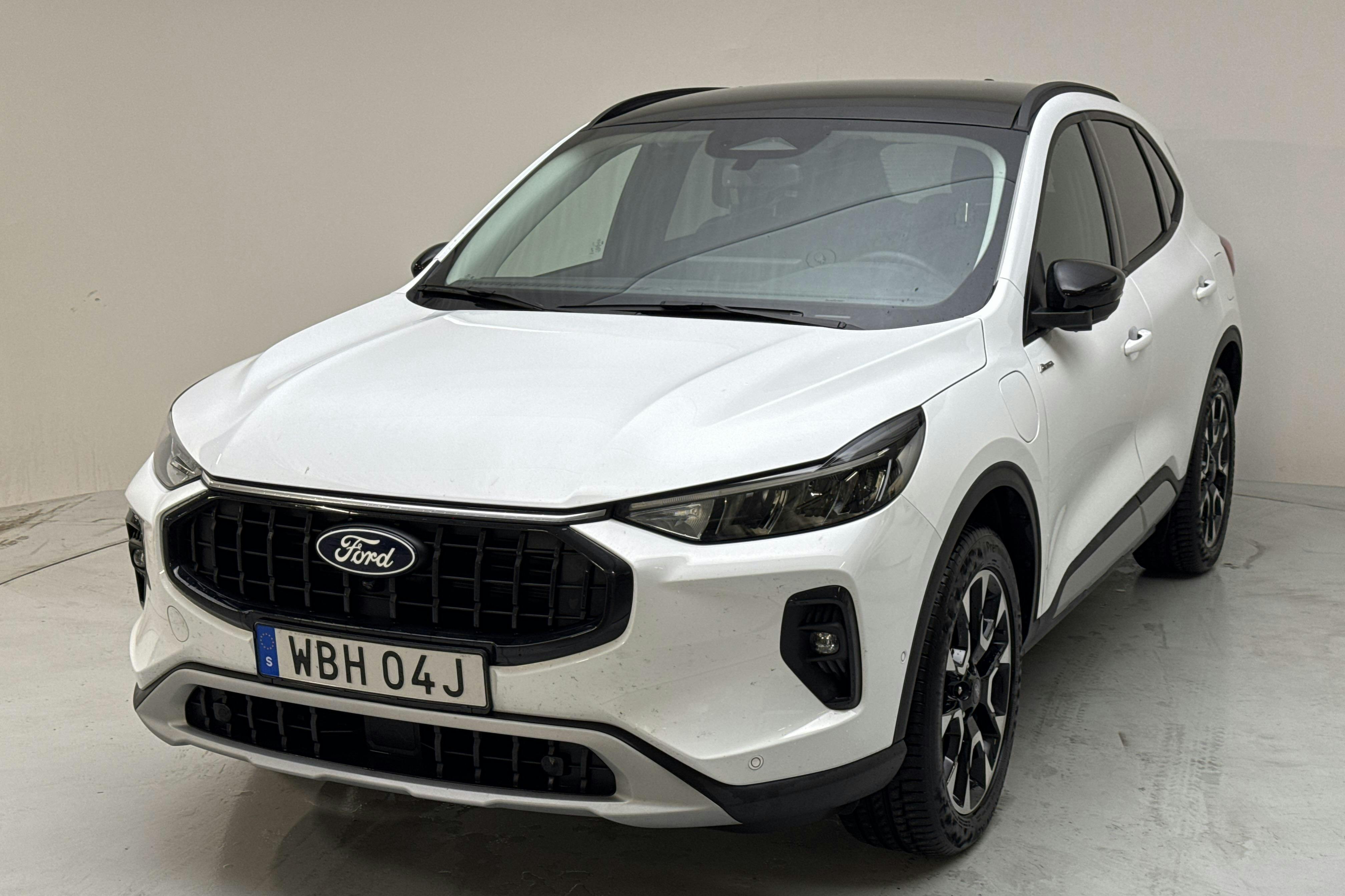 Presentation photo 1 of 16: Ford Kuga 2.5 PHEV (225hk) - 23 450 km - Automatic - white - 2024