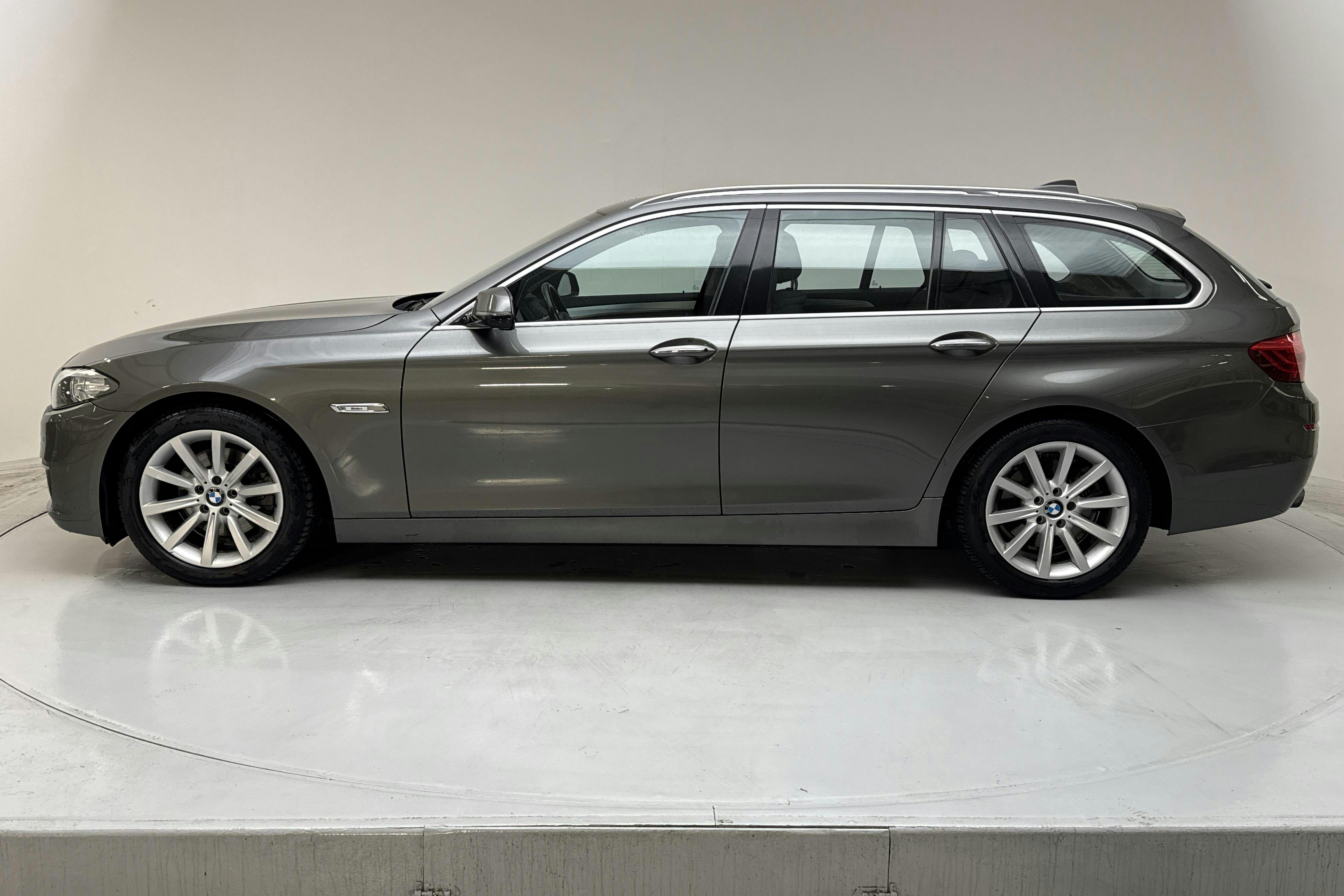 Esitlusfoto 2 aadressil 14: BMW 520d Touring, F11 (184hk) - 174 710 km - Automaatne - hall - 2014
