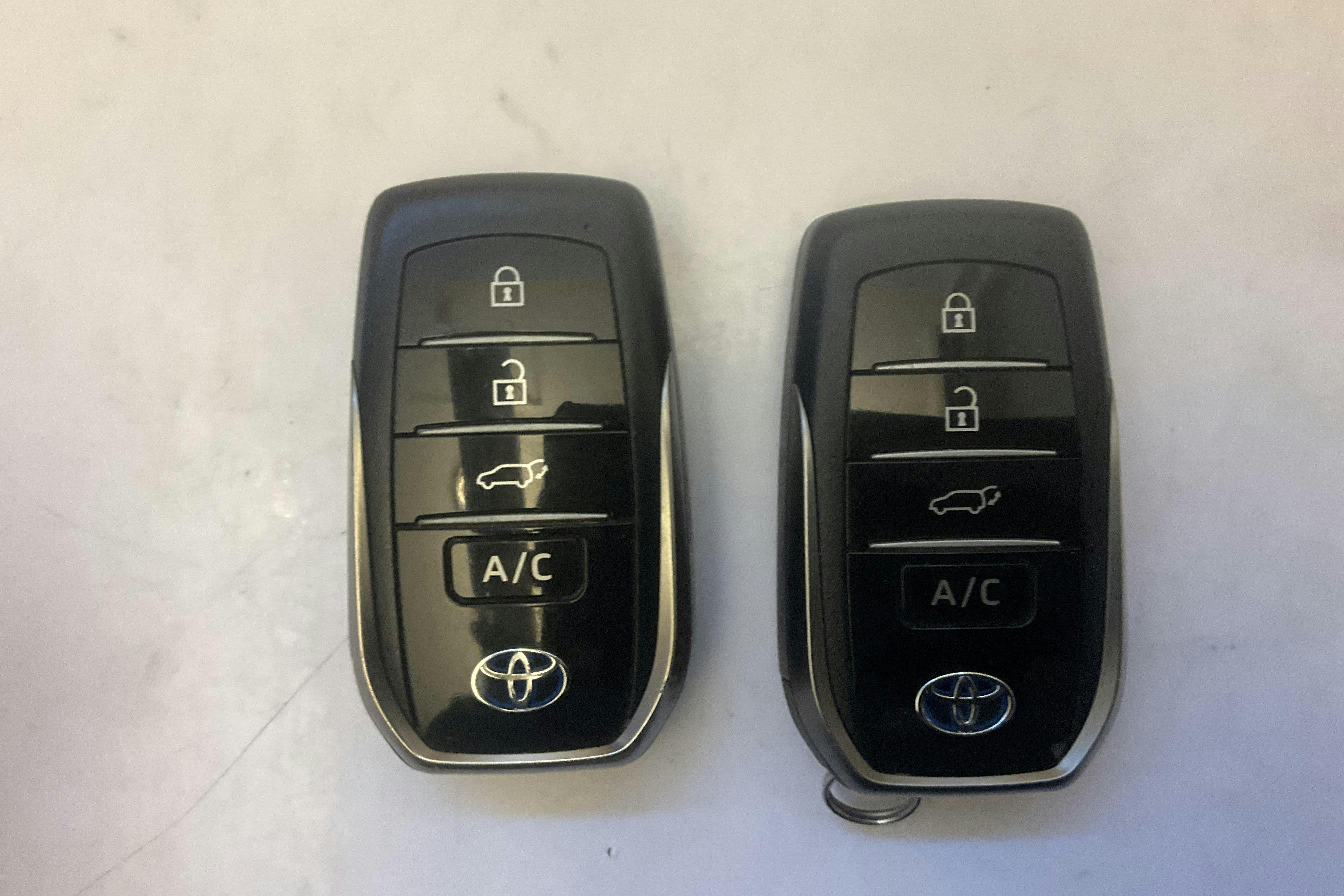 Presentationsfoto 15 av 15: Toyota RAV4 2.5 Plug-in Hybrid AWDi (306hk) - 13 910 mil - Automat - grå - 2021