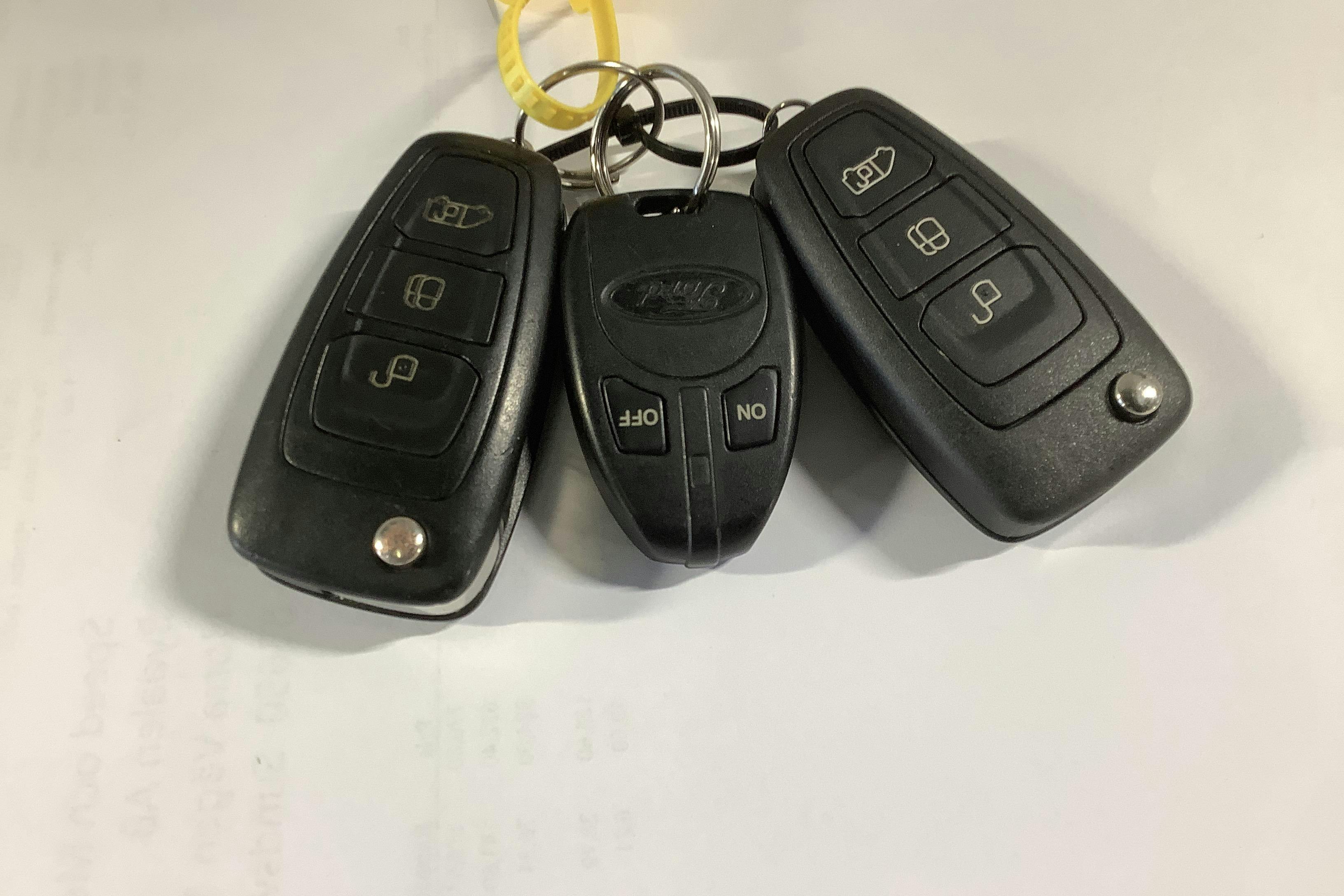 Presentationsfoto 20 av 20: Ford Transit 350 Kombi 2.0 TDCi 2WD  (130hk) - 47 870 mil - Manuell - vit - 2016