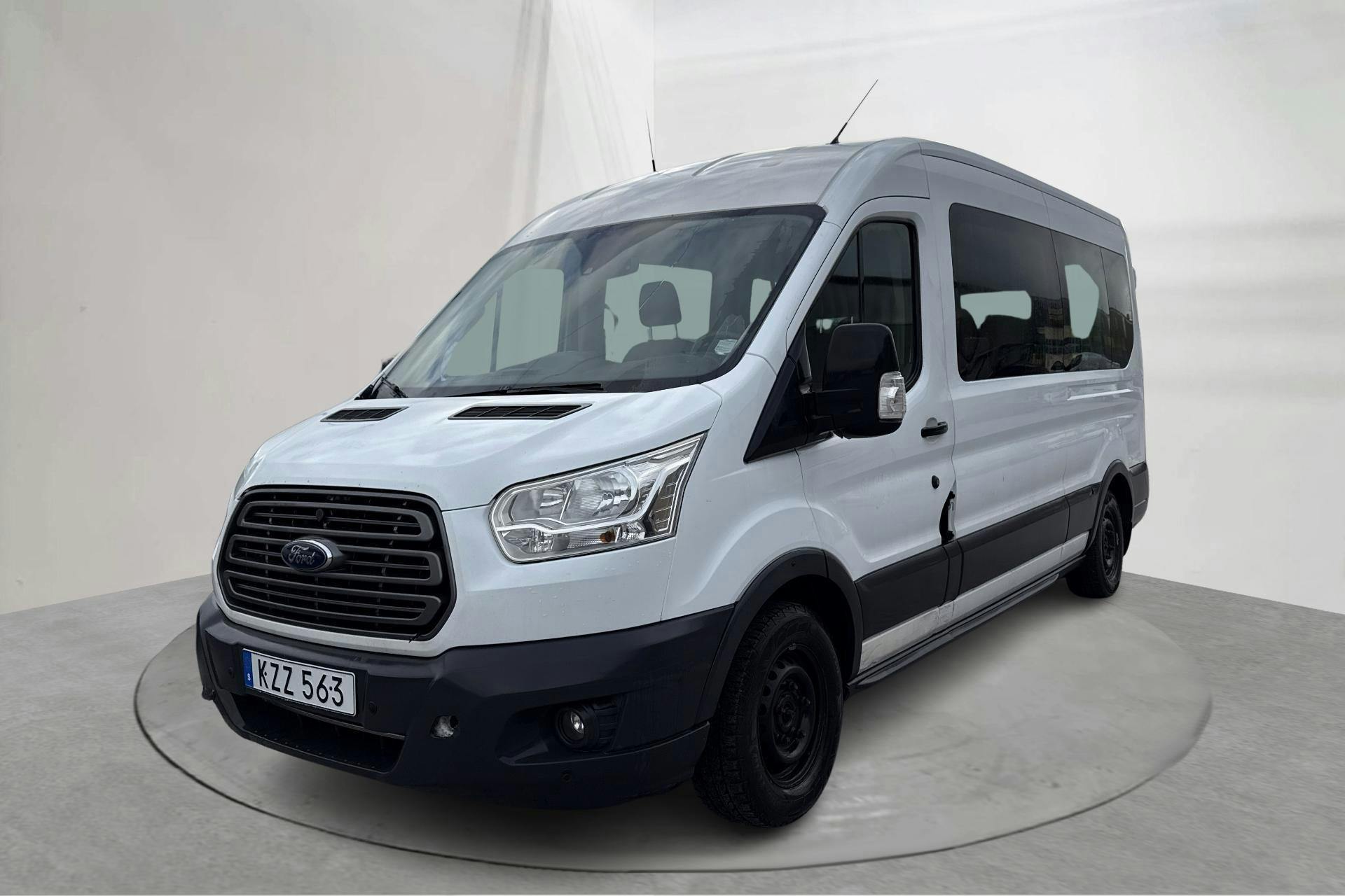 Presentationsfoto 1 av 20: Ford Transit 350 Kombi 2.0 TDCi 2WD  (130hk) - 47 870 mil - Manuell - vit - 2016