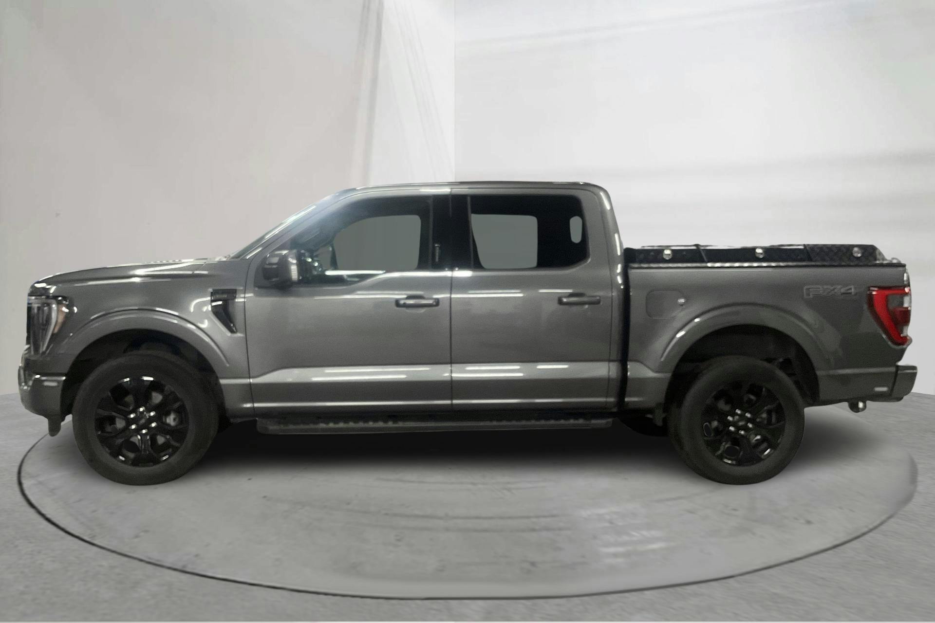 Zdjęcie prezentacyjne 2 z 17: Ford F-150 5.0 (405hk) - 50 590 km - Automatyczna - szary - 2023