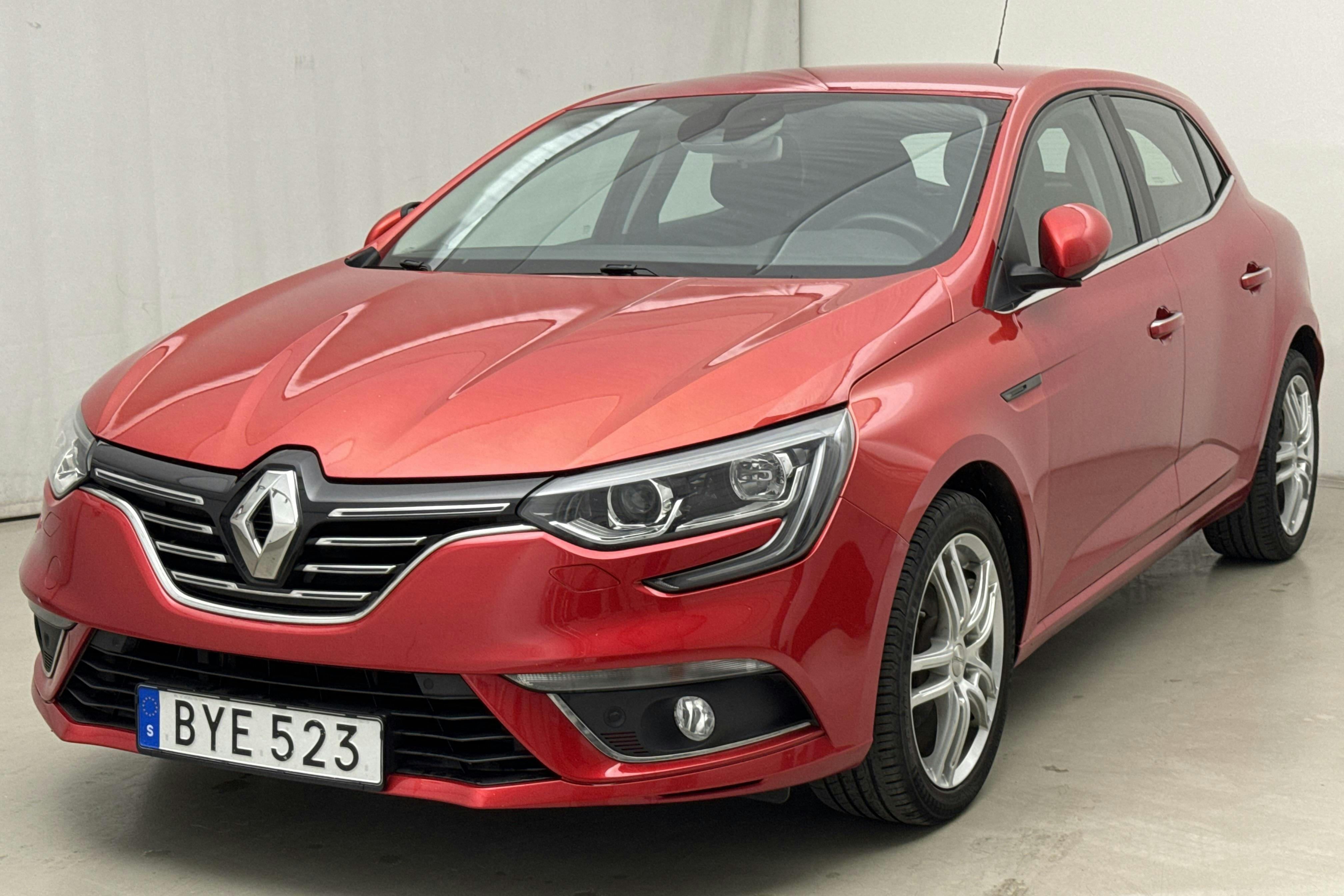 Esittelykuva 1 osoitteesta 15: Renault Mégane 1.2 TCe 5dr (130hk) - 108 860 km - Manuaalinen - punainen - 2016