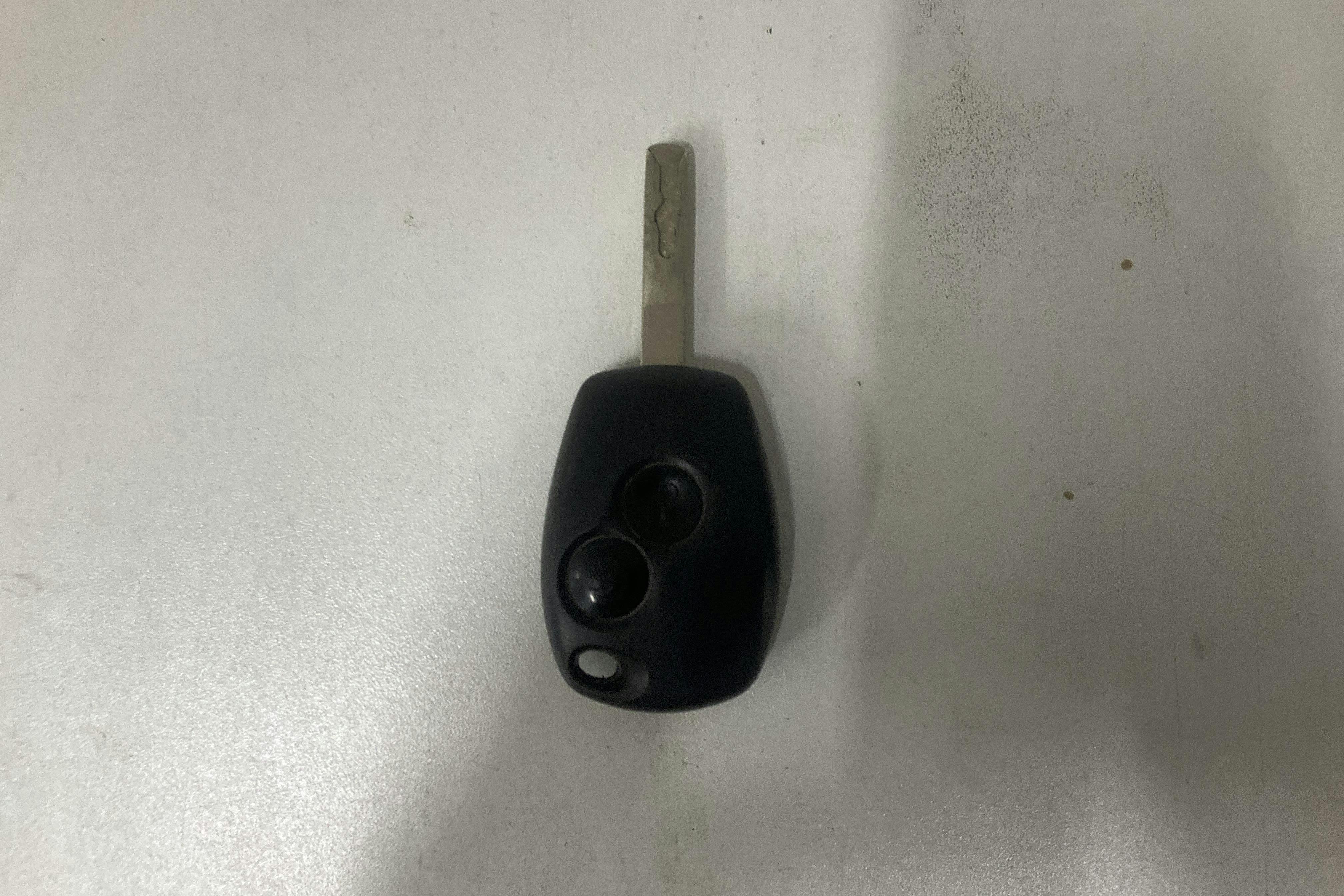 Presentation photo 12 of 12: Renault Master 2.3 dCi FAP 2WD (125hk) - 265 440 km - Manual - gray - 2013