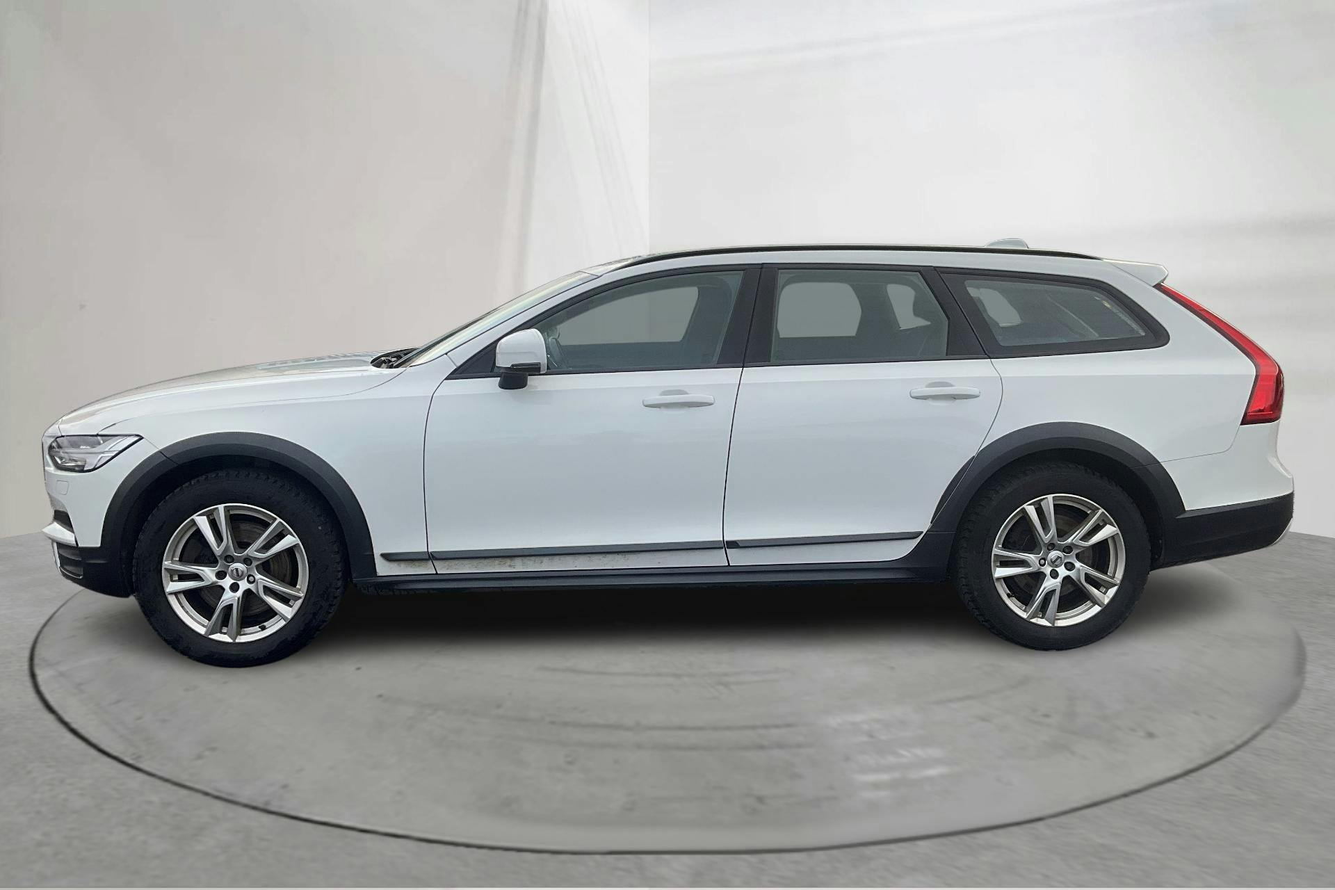 Presentation photo 2 of 13: Volvo V90 D4 Cross Country AWD (190hk) - 245 310 km - Manual - white - 2018