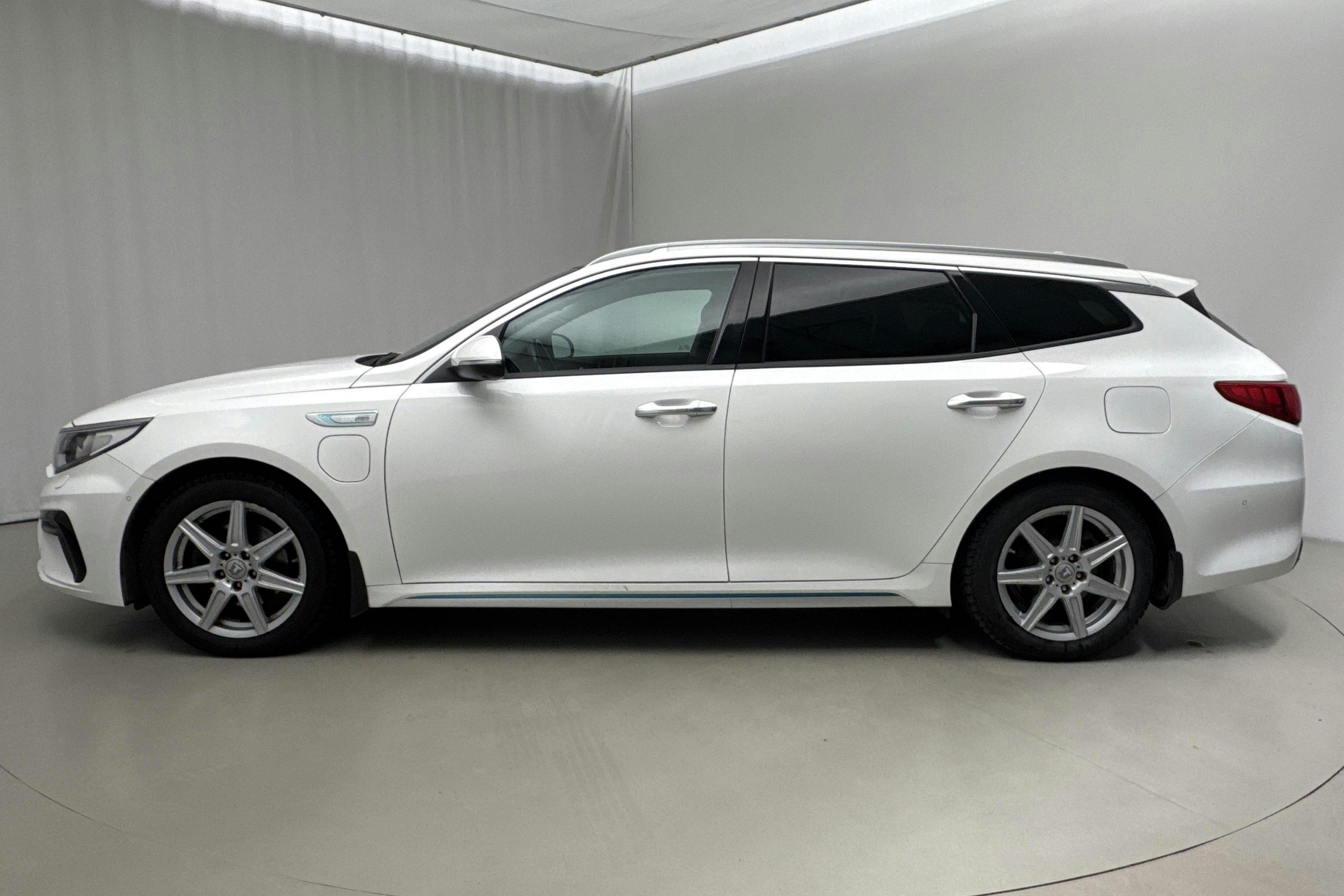 Presentation photo 2 of 24: KIA Optima 2.0 GDi Plug-in Hybrid SW (205hk) - 99 000 km - Automatic - white - 2020