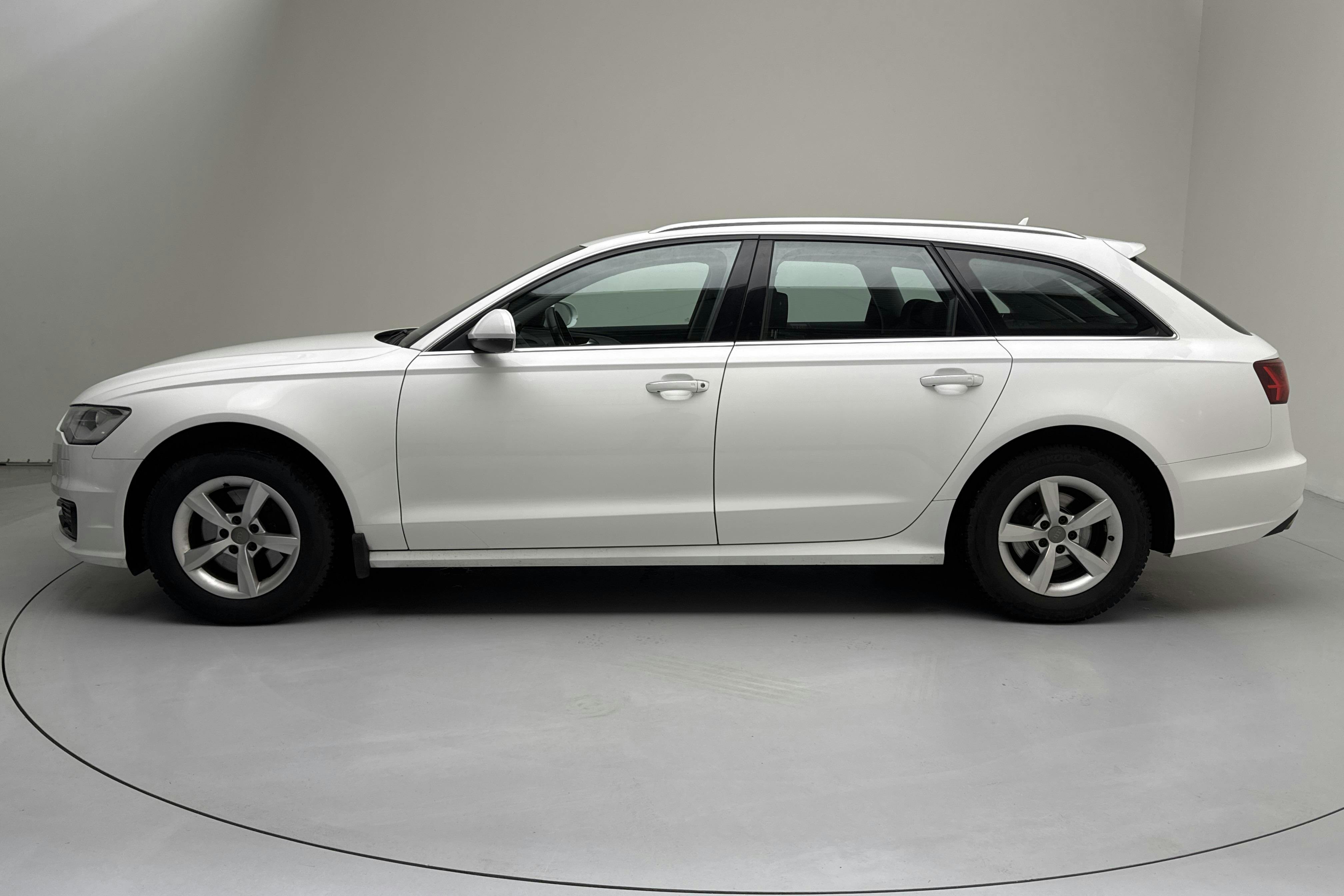 Presentationsfoto 2 av 13: Audi A6 2.0 TDI Avant (190hk) - 28 104 mil - Automat - vit - 2015