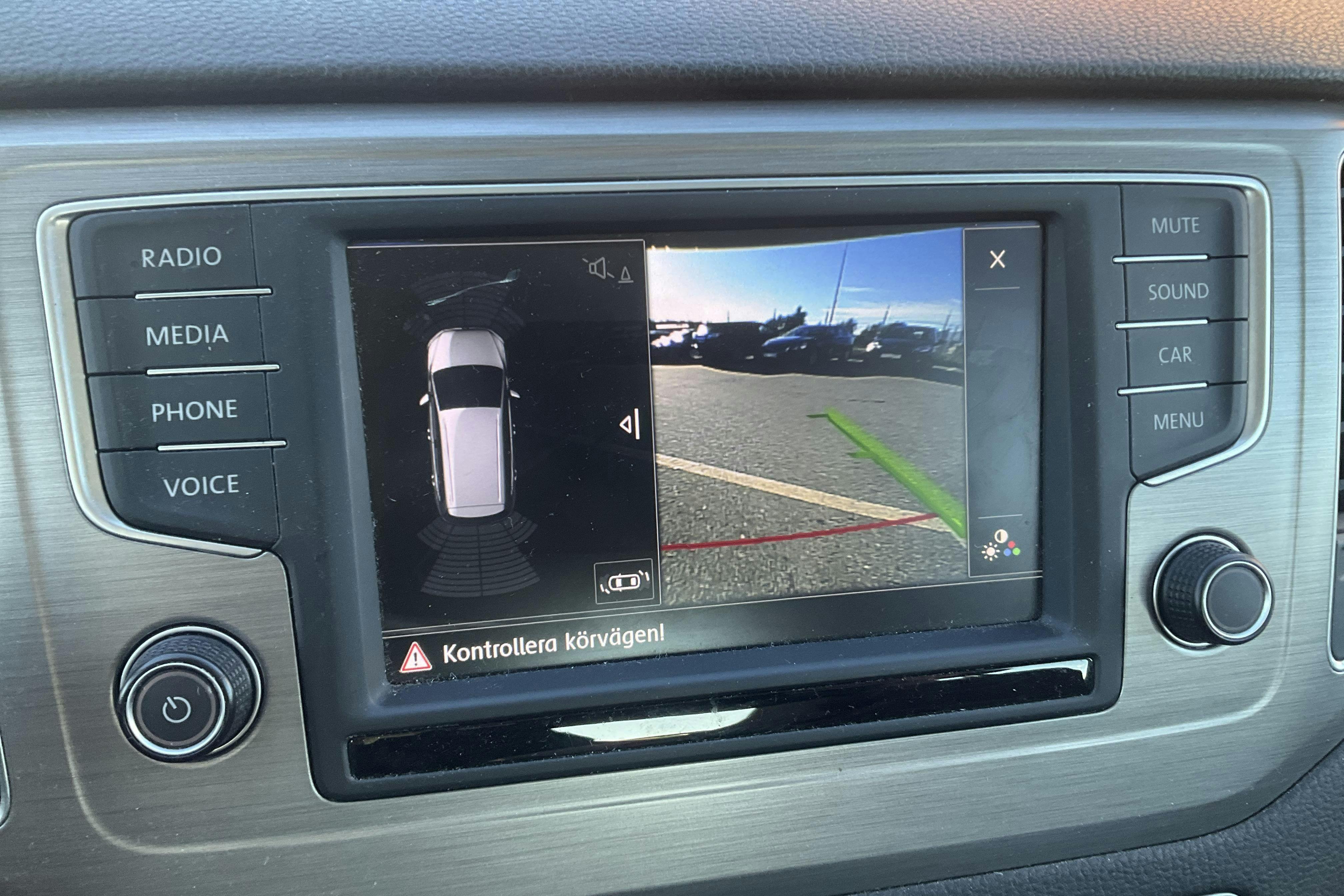 Presentationsfoto 17 av 17: VW Golf VII 1.2 TSI BlueMotion Technology Sportsvan (110hk) - 7 678 mil - Manuell - silver - 2018