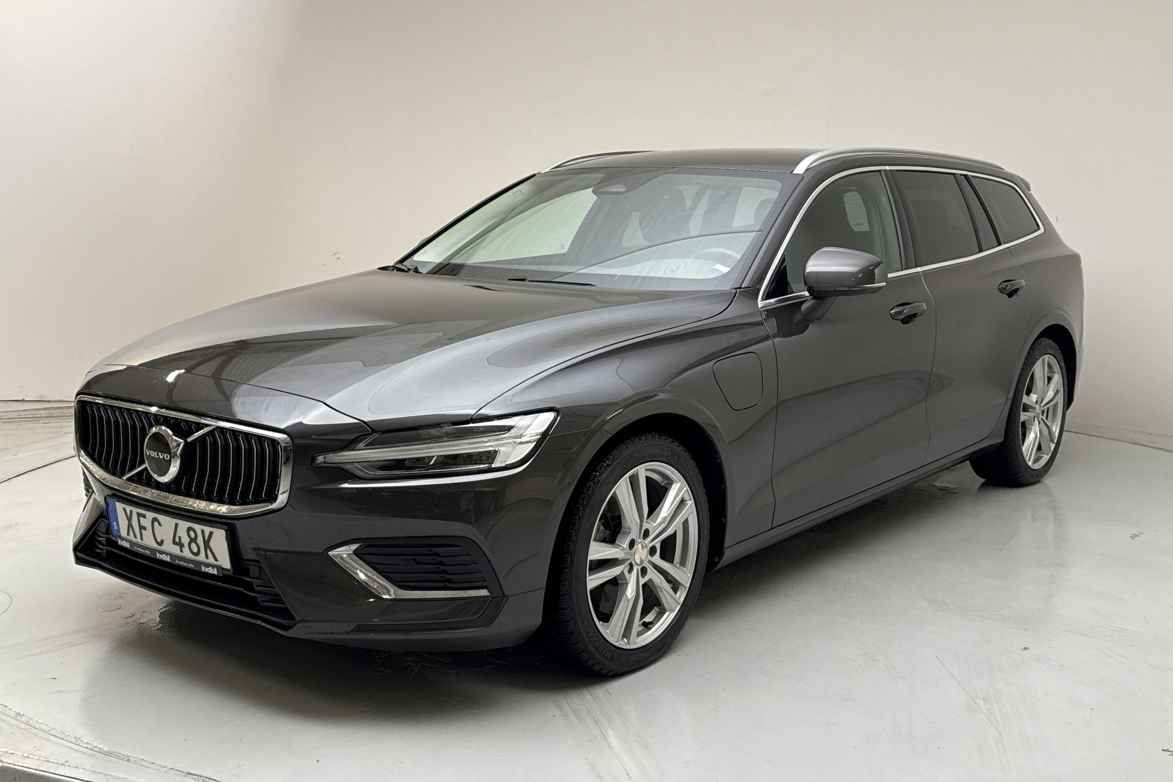 Volvo V60 T6 AWD Recharge (350hk) - 6 407 mil - Automat - grå - 2023