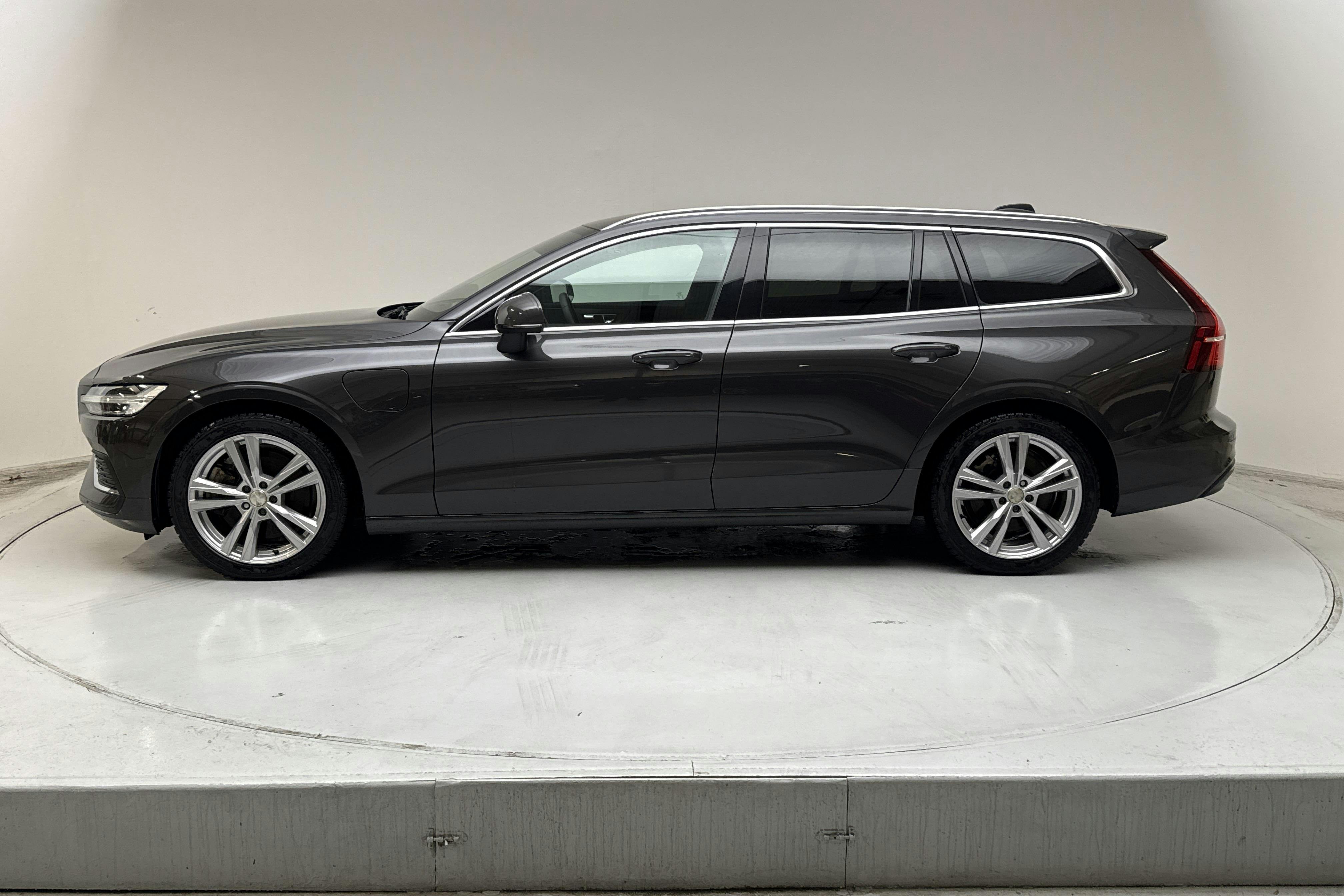 Presentationsfoto 2 av 23: Volvo V60 T6 AWD Recharge (350hk) - 6 407 mil - Automat - grå - 2023