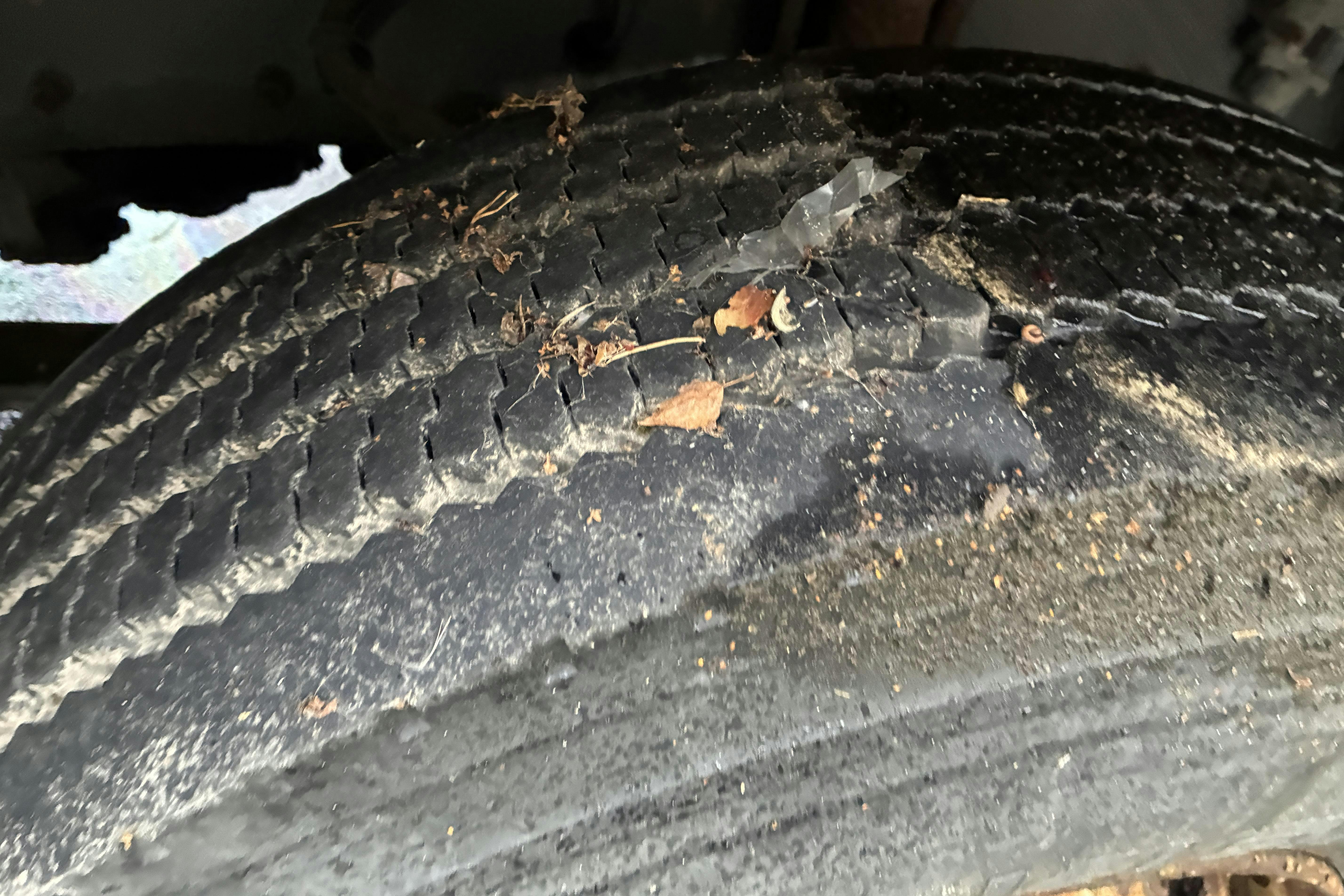 Zdjęcie prezentacyjne 71 z 71: Volvo FM7 4X2 - 747 392 km - Manualna - biały - 1999