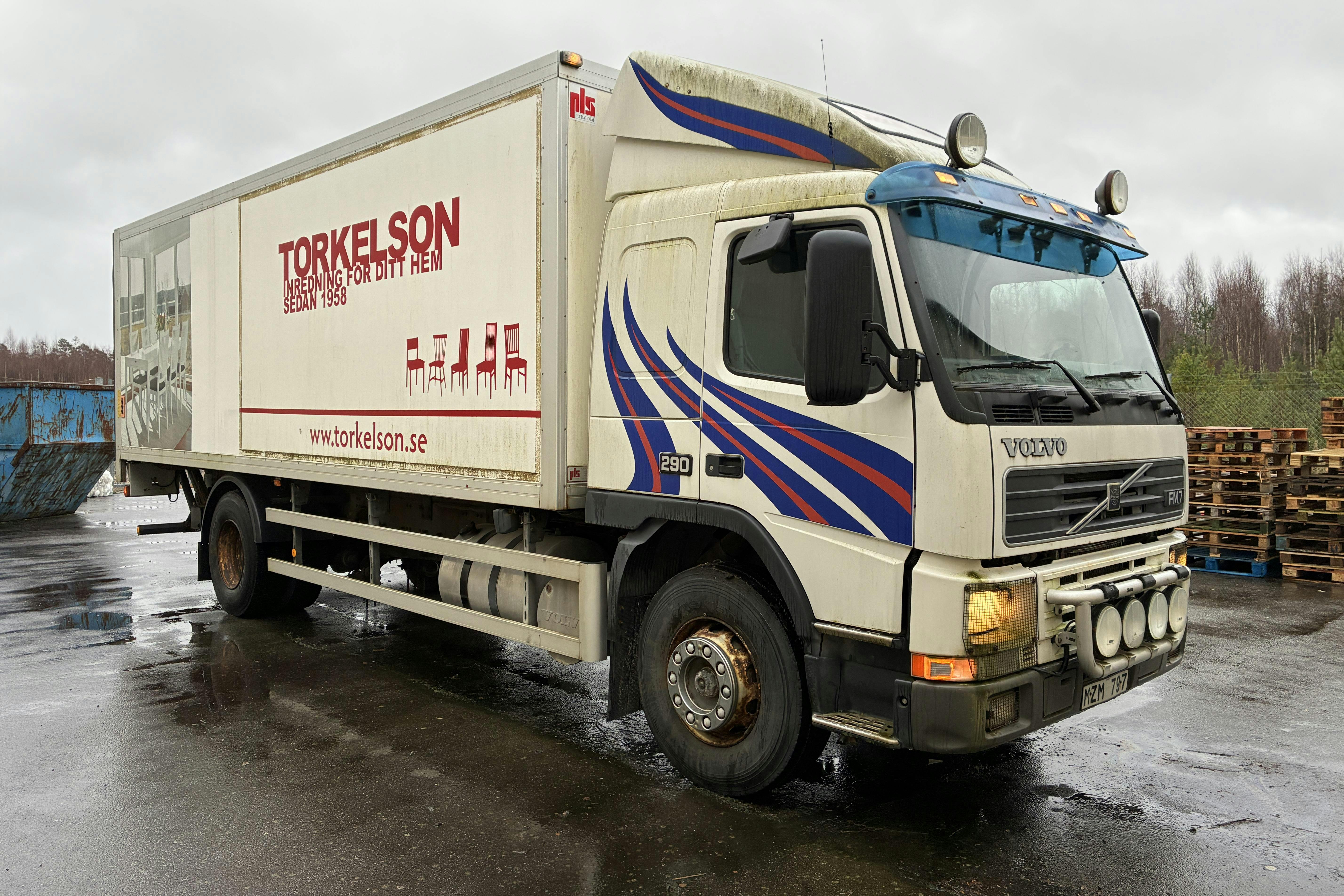 Zdjęcie prezentacyjne 2 z 71: Volvo FM7 4X2 - 747 392 km - Manualna - biały - 1999