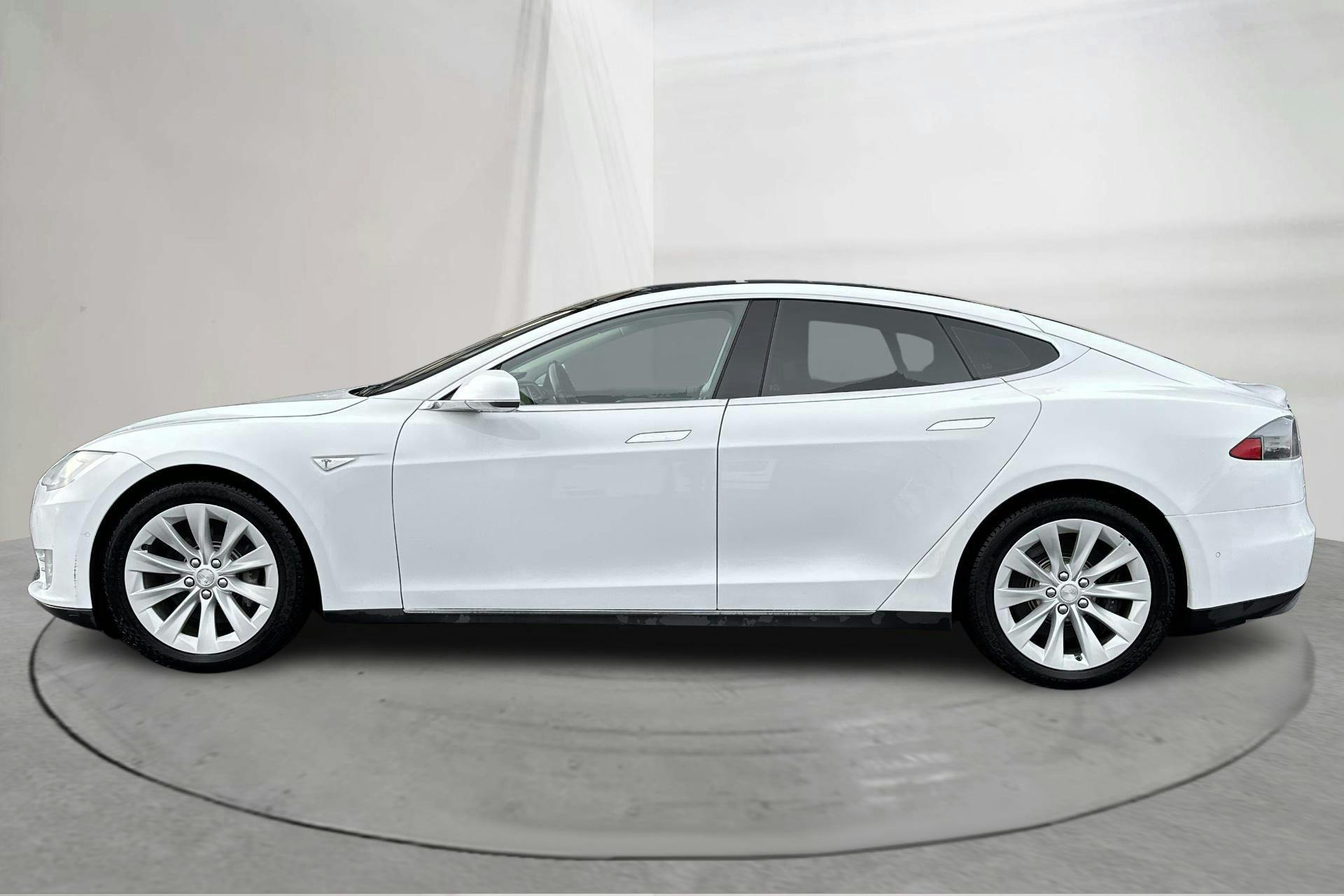 Presentationsfoto 2 av 21: Tesla Model S 85D - 34 959 mil - Automat - vit - 2015