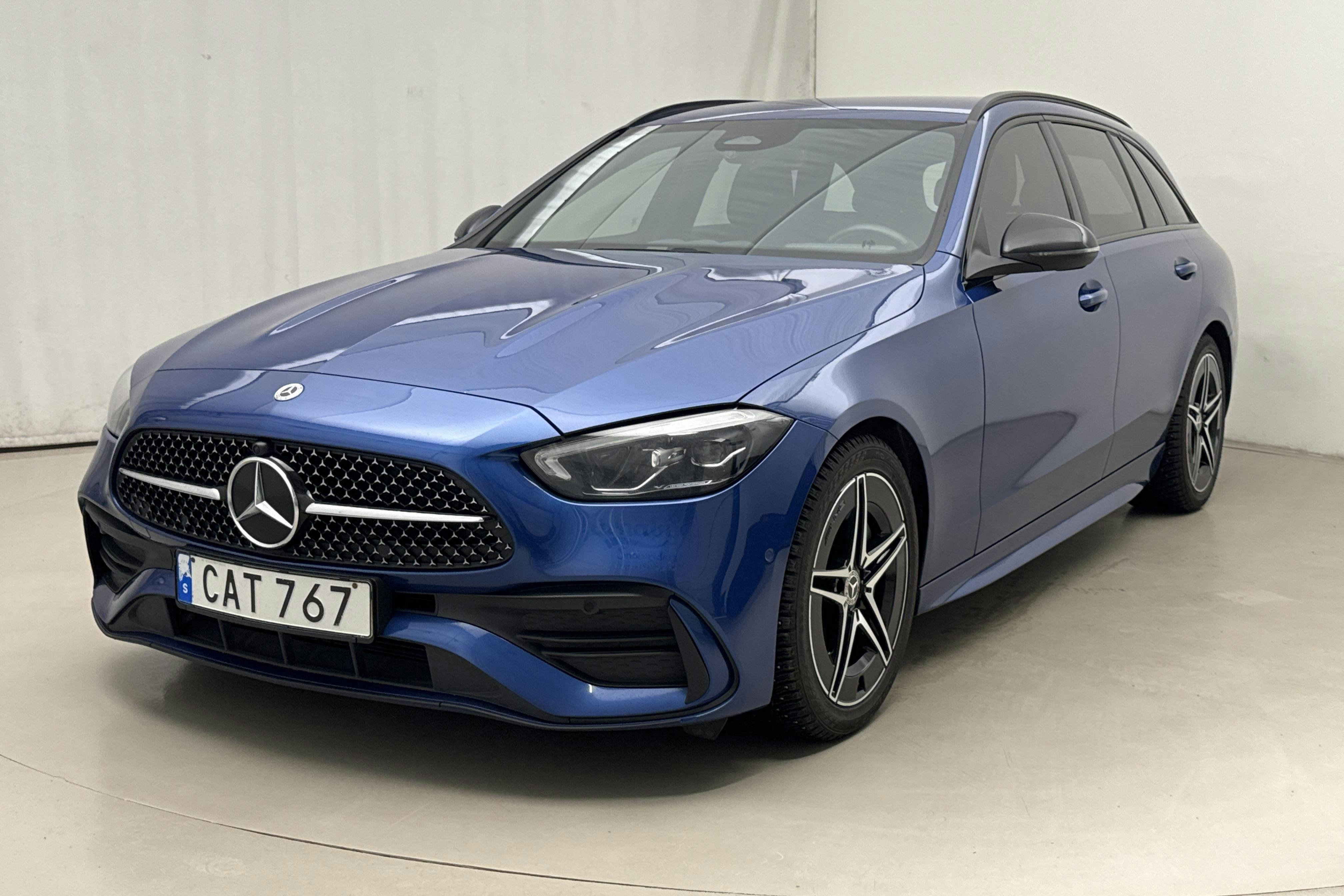 Presentationsfoto 1 av 21: Mercedes C 220 d Kombi 4Matic S206 (200hk) - 17 254 mil - Automat - blå - 2023