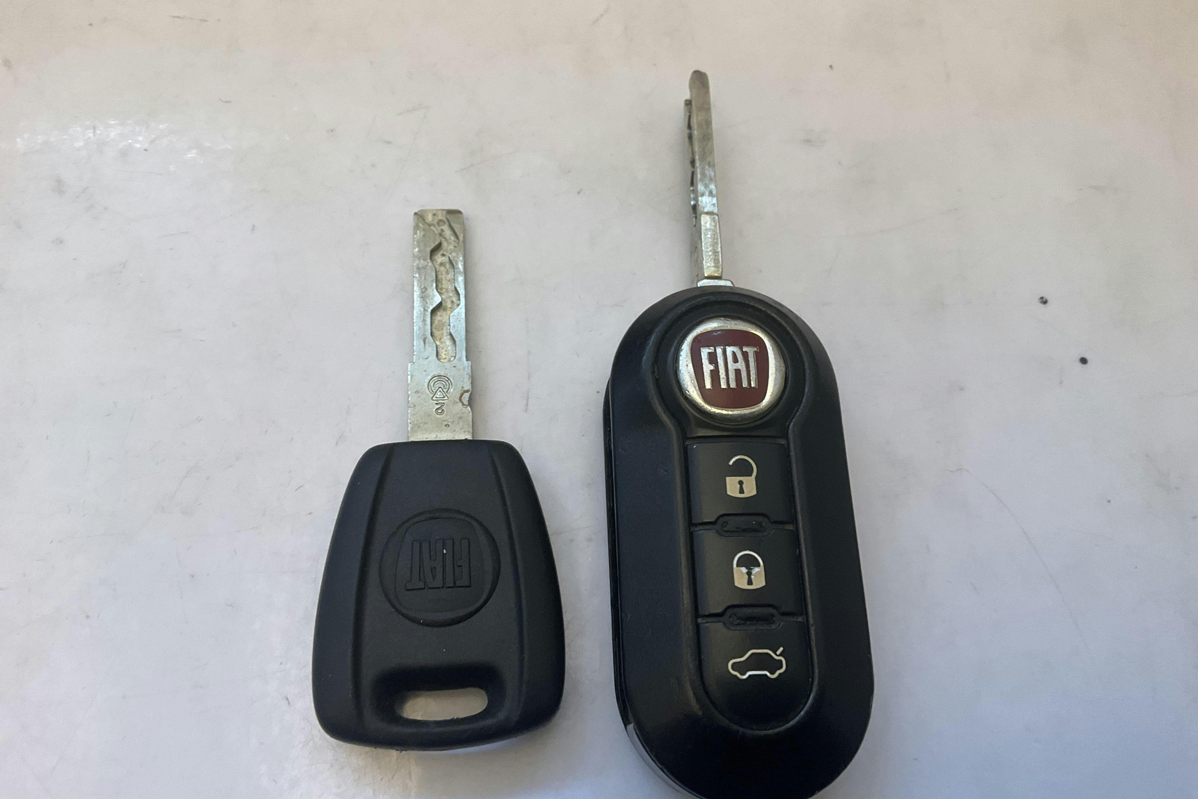 Presentationsfoto 12 av 12: Fiat 500 1.2 (69hk) - 11 890 mil - Manuell - vit - 2015