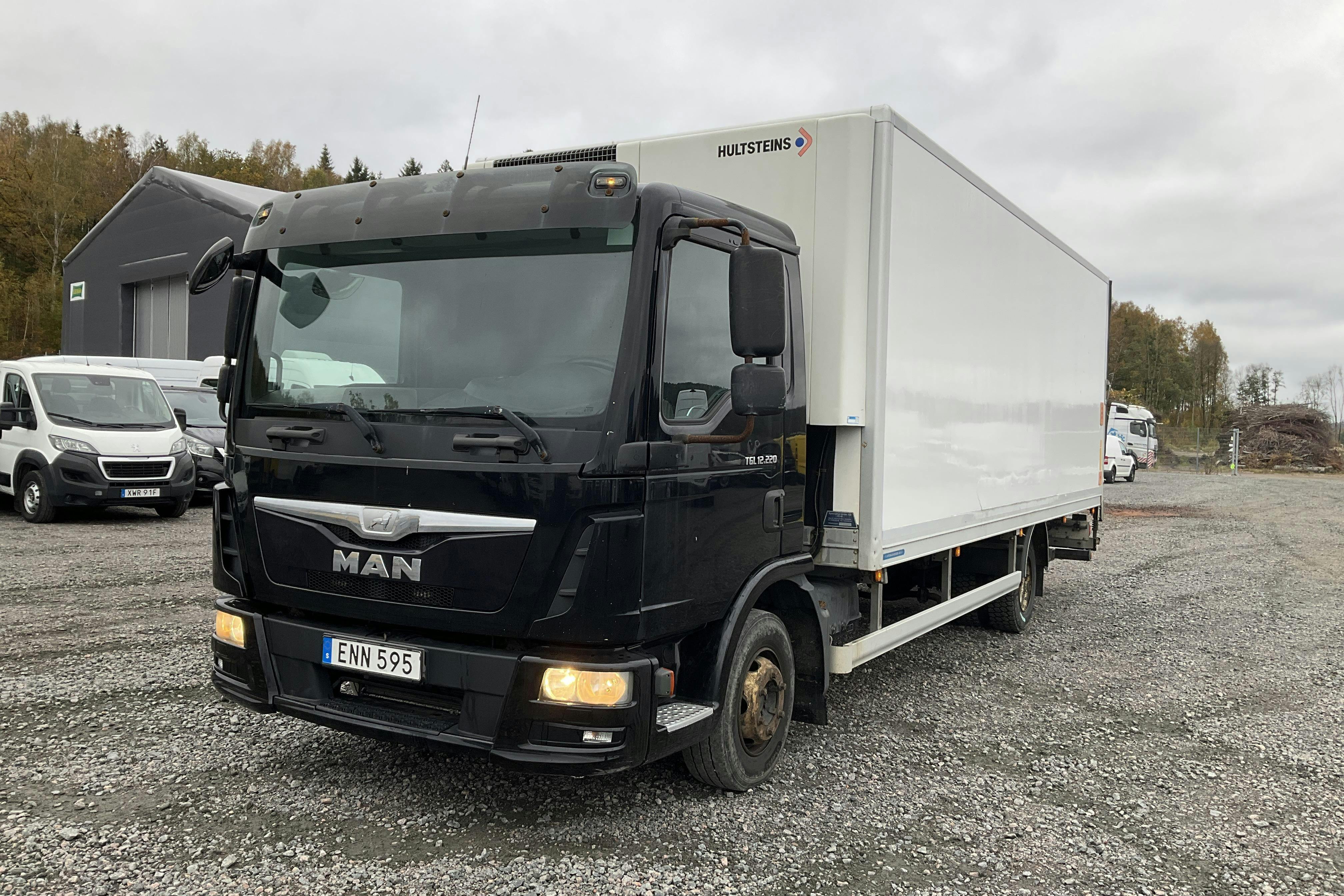 MAN N15 TGL 12.220 4X2 BL MAN N15 TGL 12.220 4X2 BL - 346 220 km - Automat - svart - 2015
