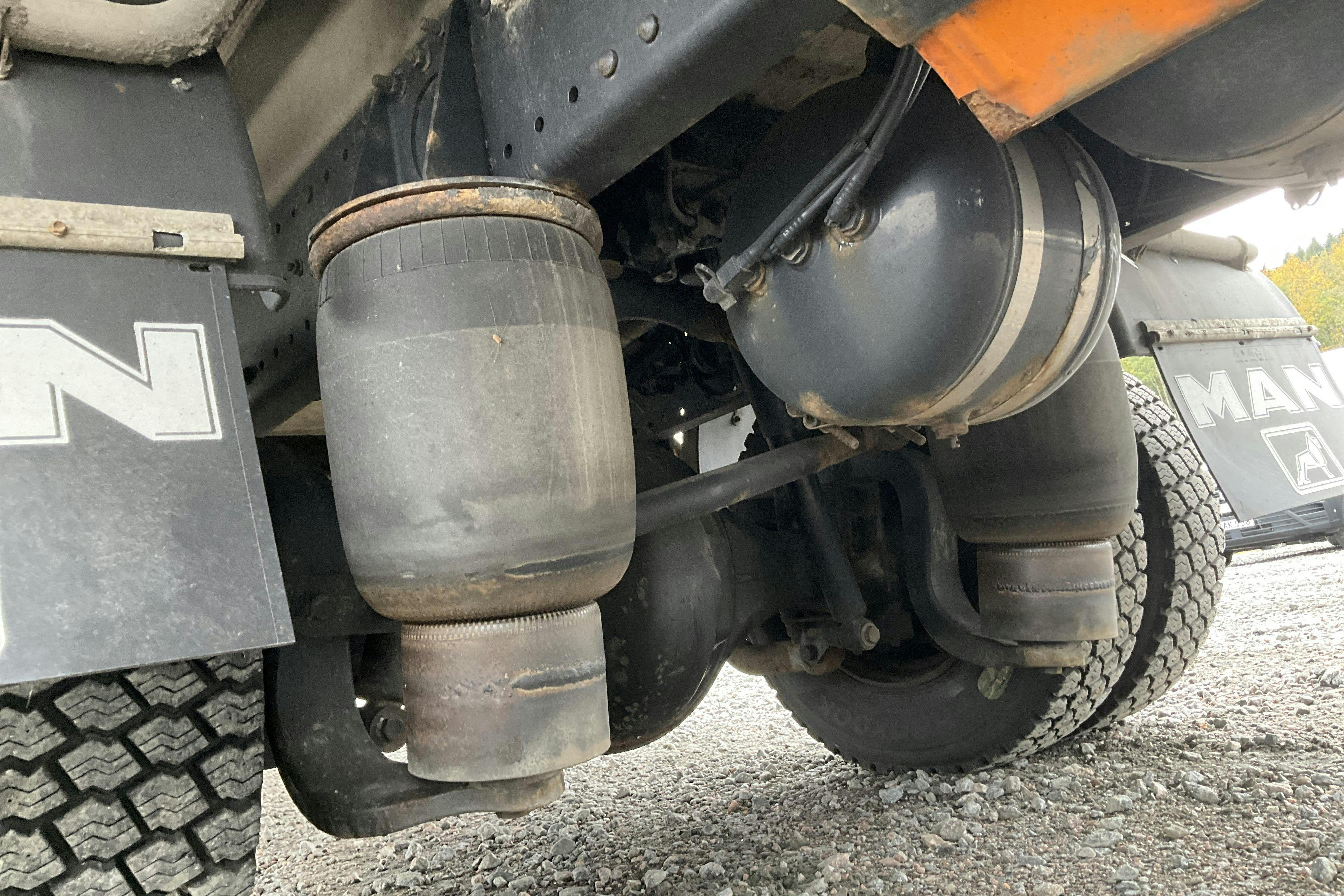 Presentation photo 39 of 39: MAN N15 TGL 12.220 4X2 BL MAN N15 TGL 12.220 4X2 BL - 346 220 km - Automatic - black - 2015