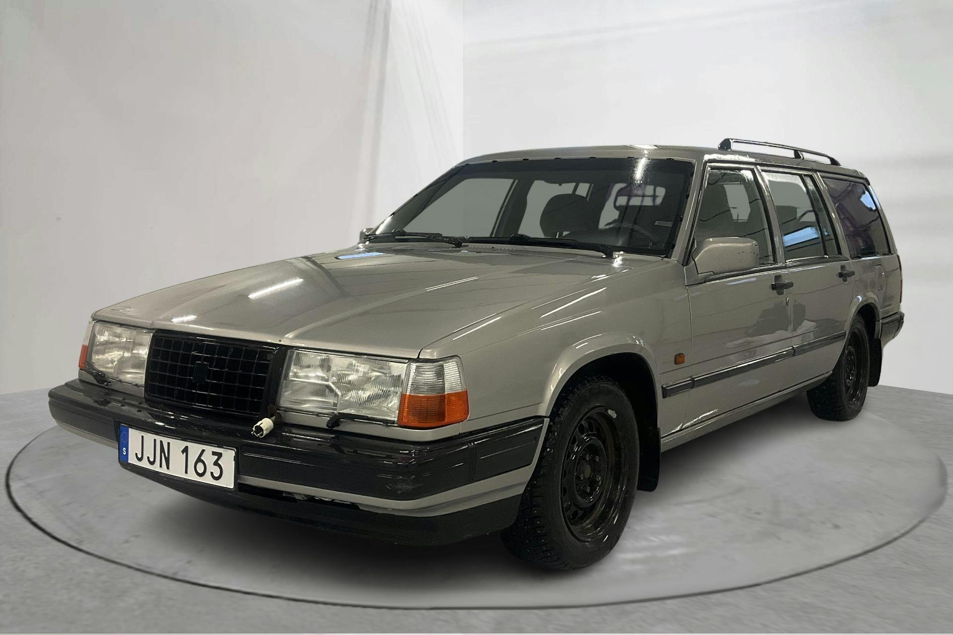 Presentationsfoto 1 av 14: Volvo 945 2.3 (135hk) - 32 677 mil - Manuell - grå - 1996