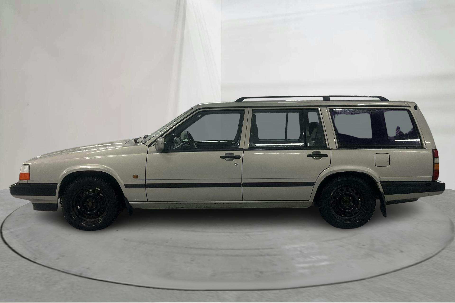 Presentationsfoto 2 av 14: Volvo 945 2.3 (135hk) - 32 677 mil - Manuell - grå - 1996