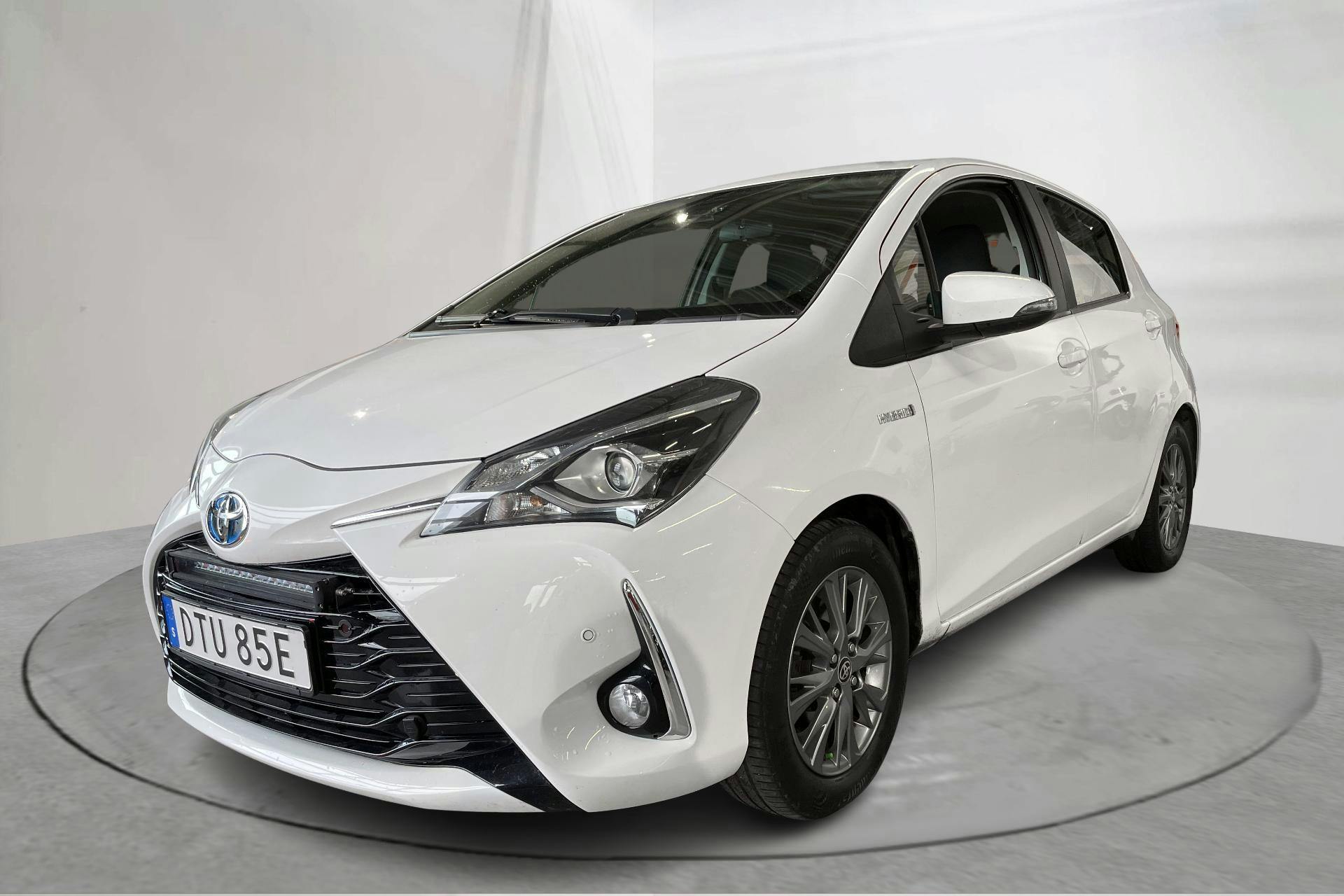 Presentationsfoto 1 av 14: Toyota Yaris 1.5 Hybrid 5dr (101hk) - 17 982 mil - Automat - vit - 2020
