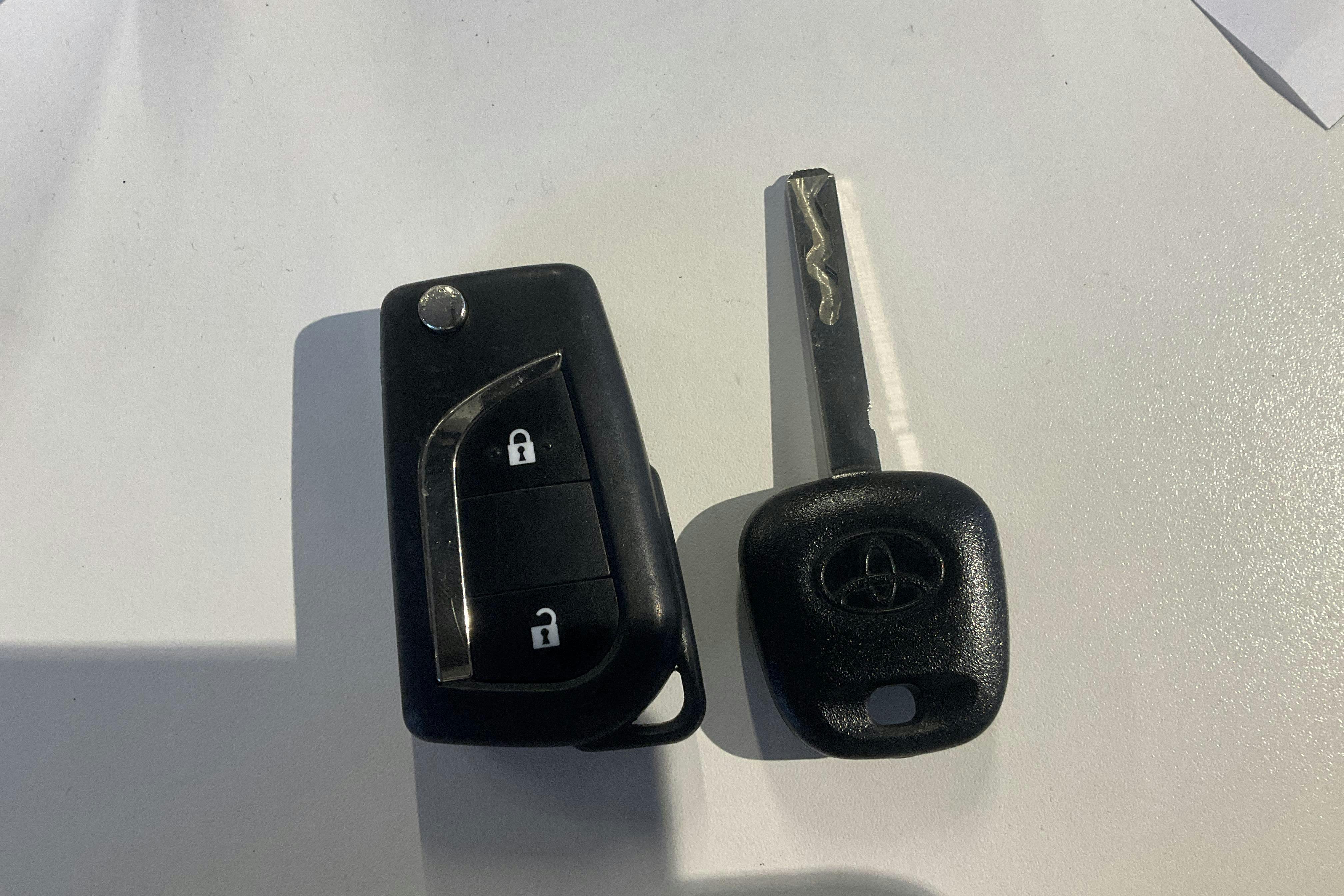 Presentationsfoto 14 av 14: Toyota Yaris 1.5 Hybrid 5dr (101hk) - 17 982 mil - Automat - vit - 2020