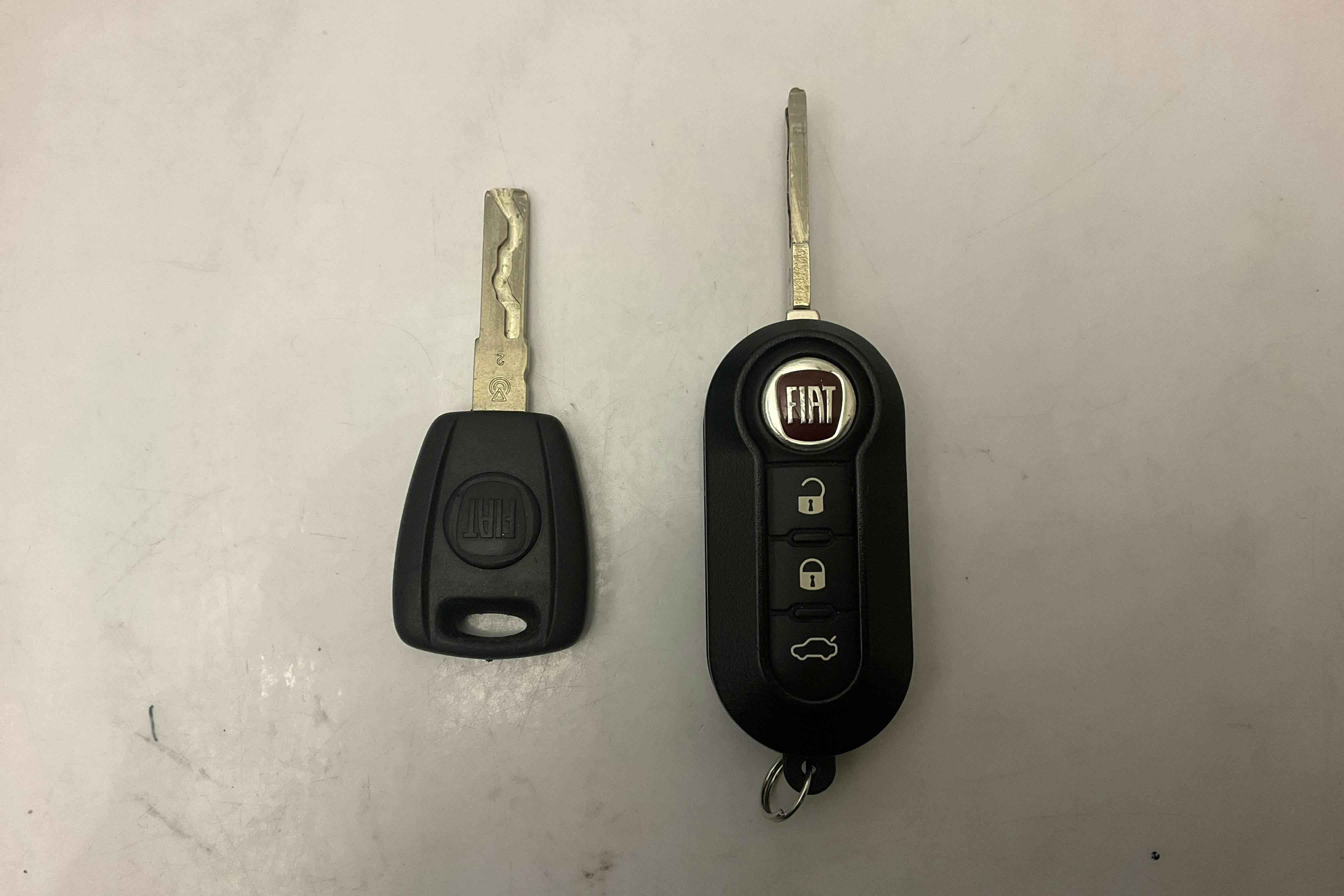 Presentation photo 13 of 13: Fiat 500 1.2 (69hk) - 61 590 km - Manual - red - 2019