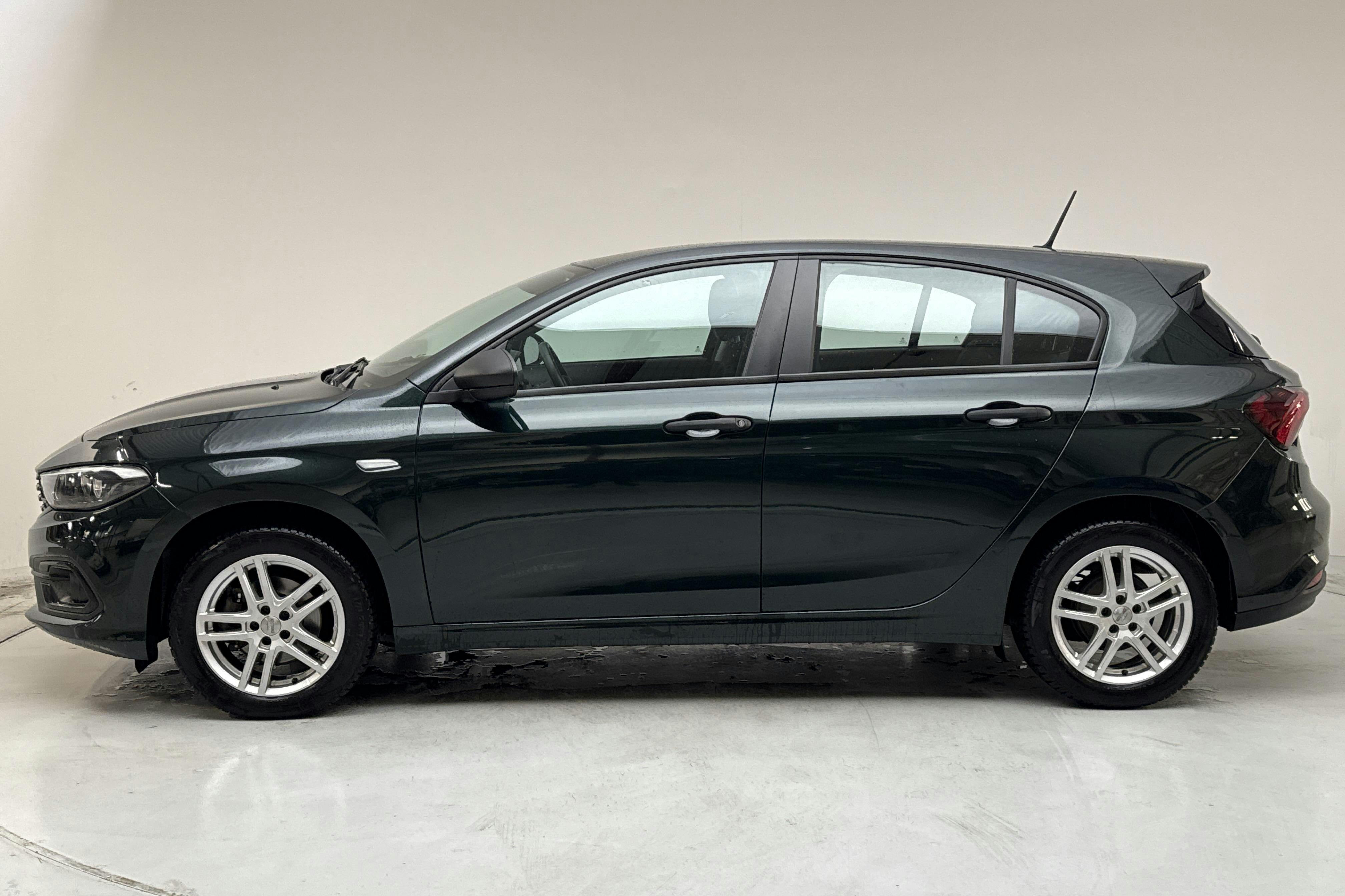 Presentation photo 2 of 13: Fiat Tipo 1.0 (100hk) - 64 780 km - Manual - gray - 2021