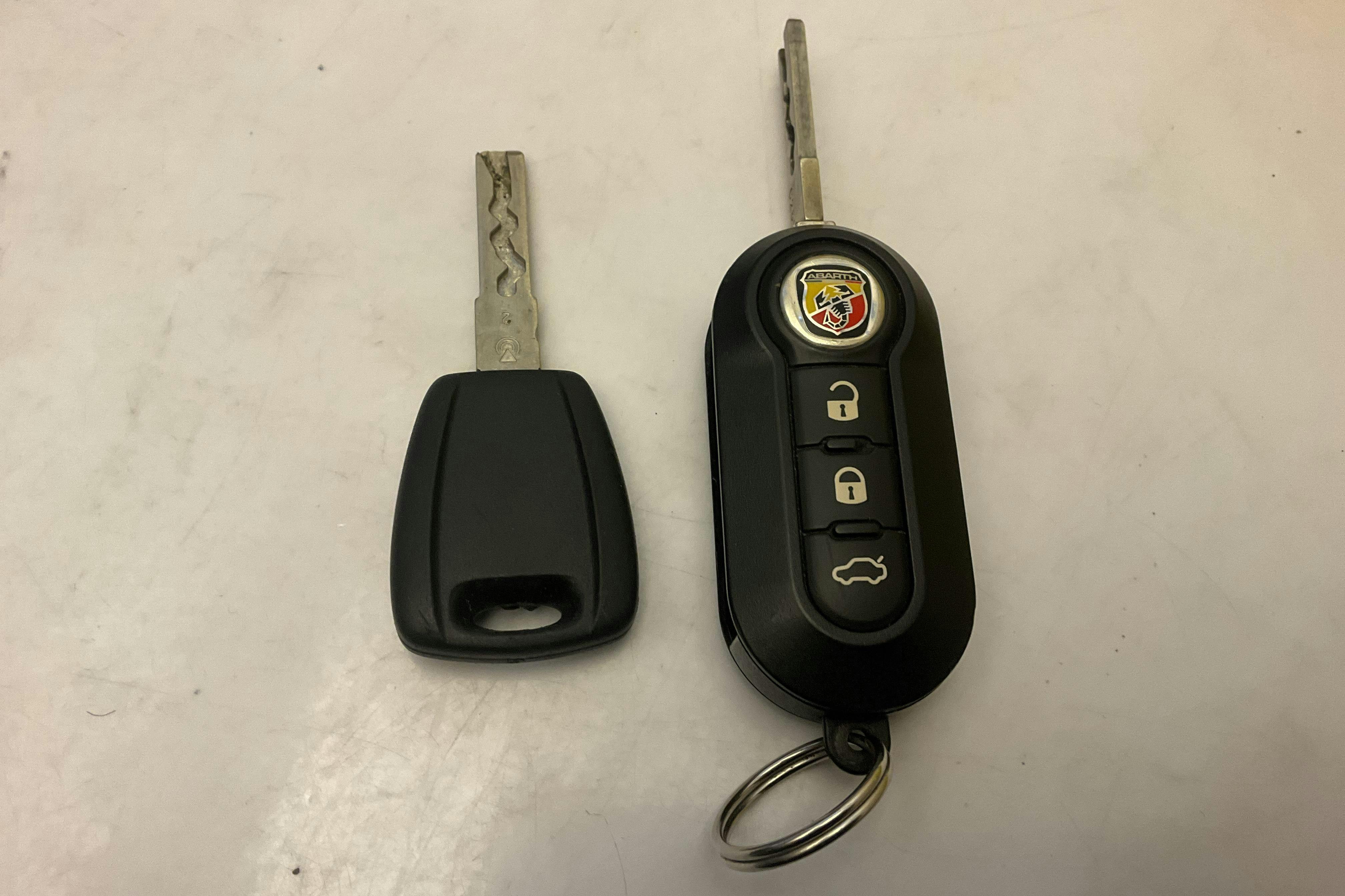 Presentation photo 18 of 18: Abarth Abarth 595 (165hk) - 27 790 km - Manual - blue - 2021