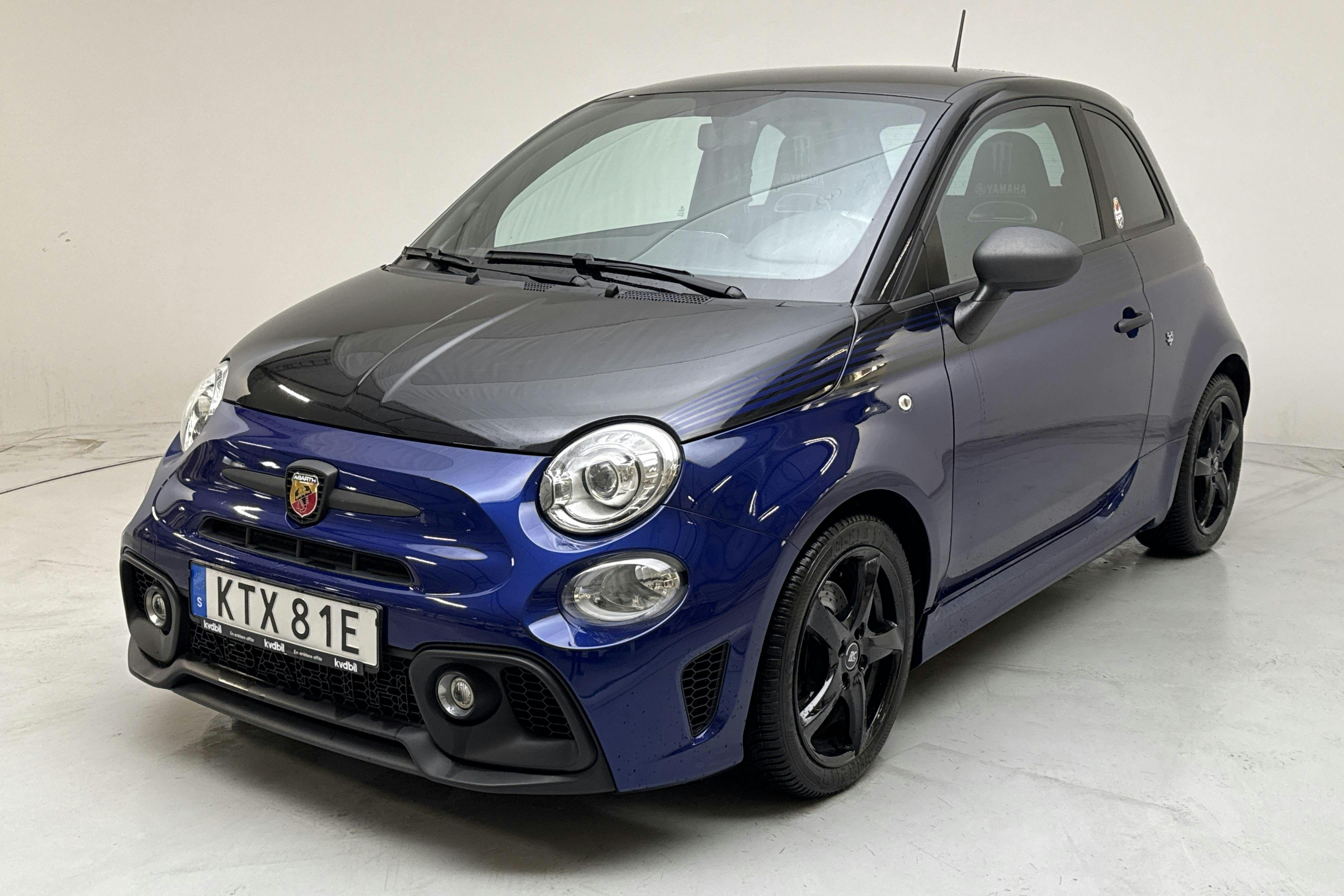 Presentation photo 1 of 18: Abarth Abarth 595 (165hk) - 27 790 km - Manual - blue - 2021