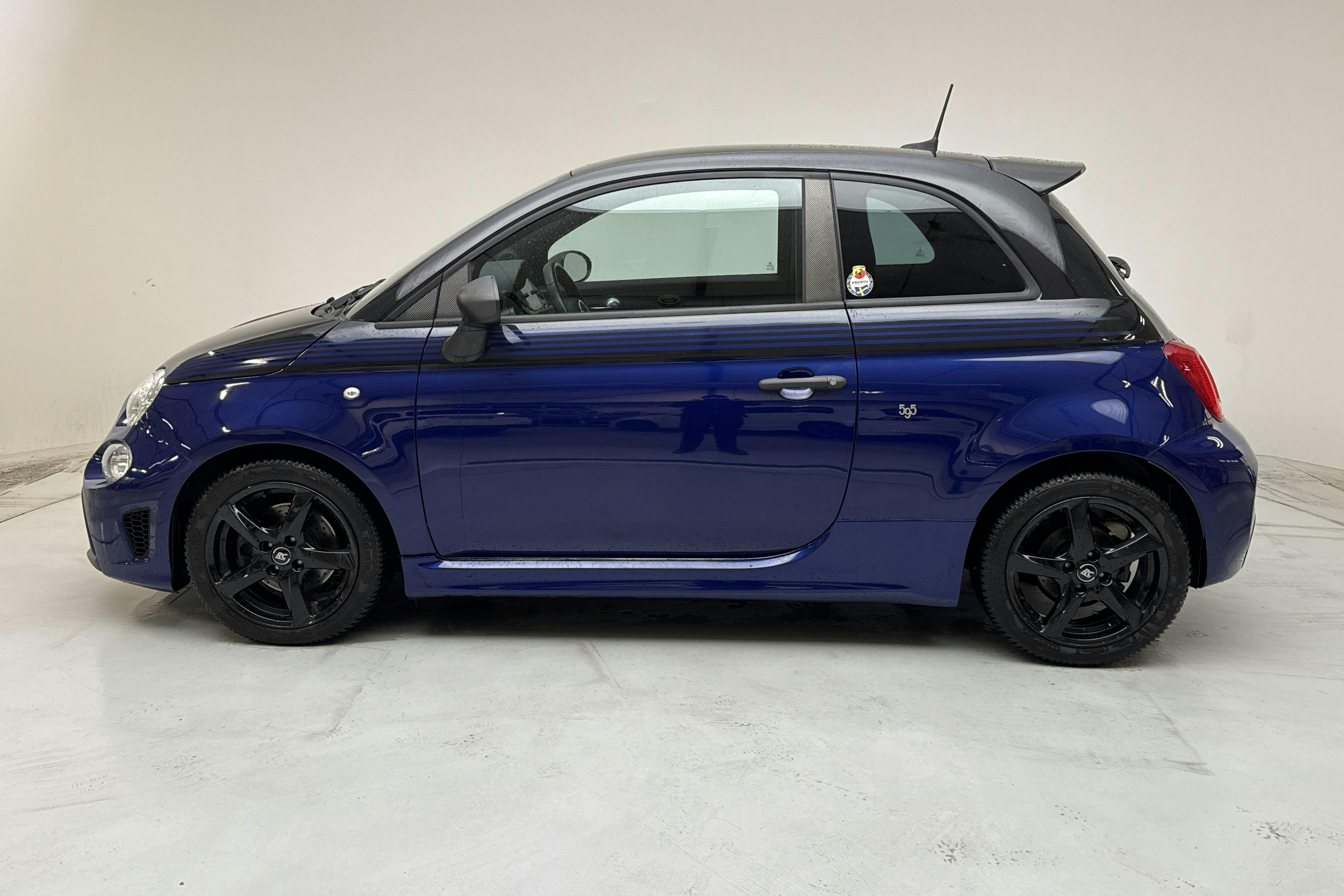 Presentation photo 2 of 18: Abarth Abarth 595 (165hk) - 27 790 km - Manual - blue - 2021