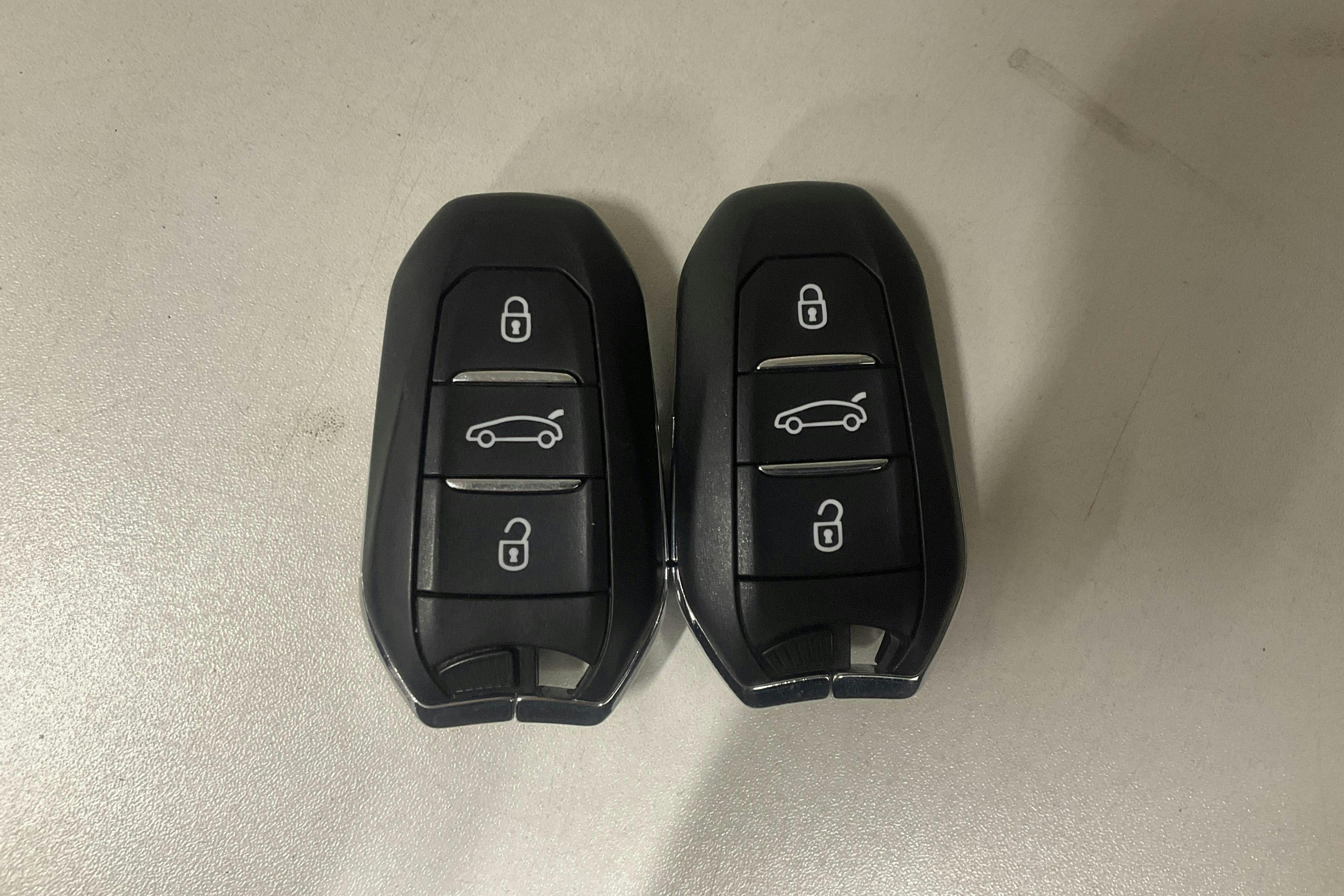 Presentationsfoto 20 av 20: Peugeot 3008 1.6 Plug-in Hybrid 4 (300hk) - 6 977 mil - Automat - grå - 2021